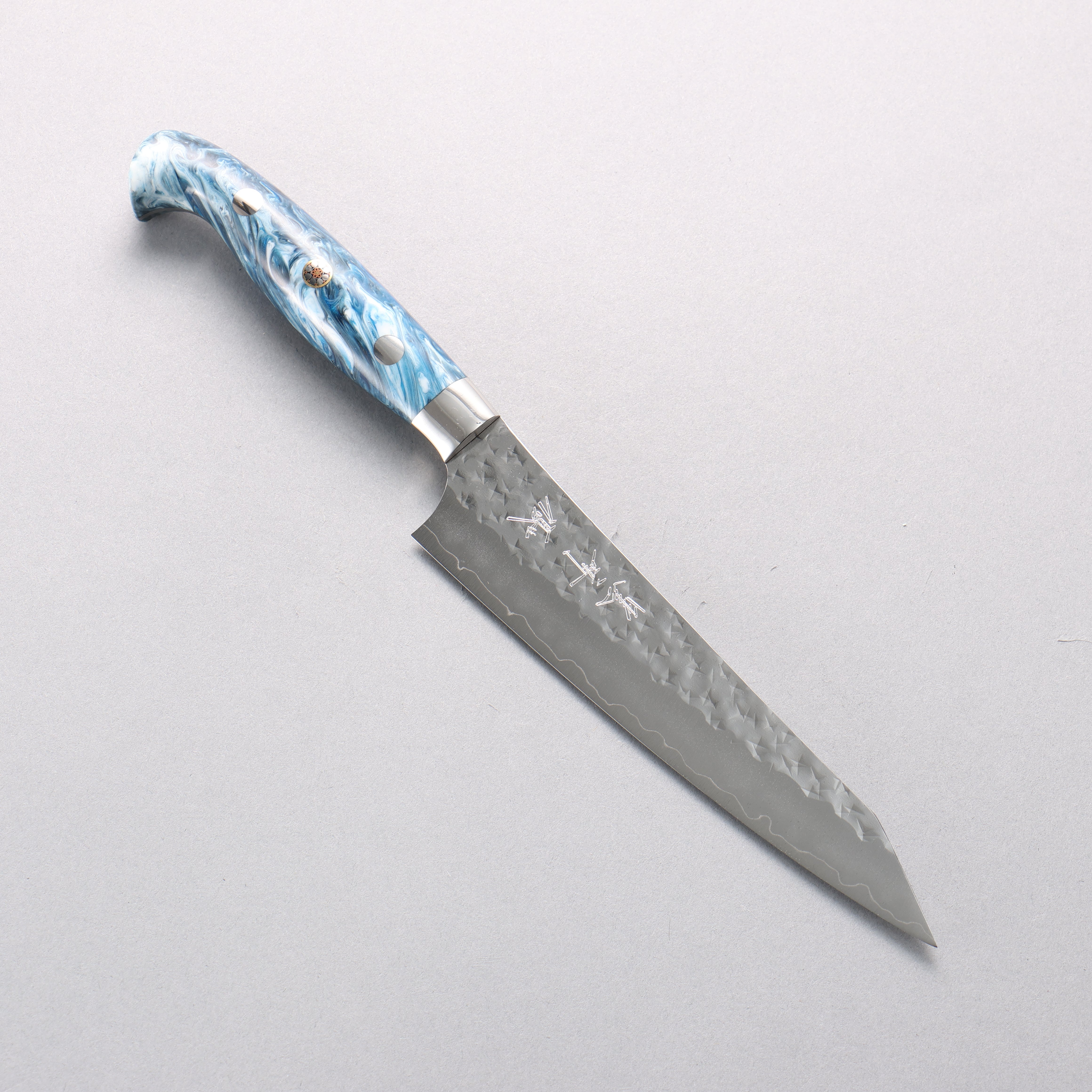 Yu Kurosaki Senko Ei SG2 Hammered Petty-Utility 150mm Blue and White Acrylic Handle - Seisuke Knife