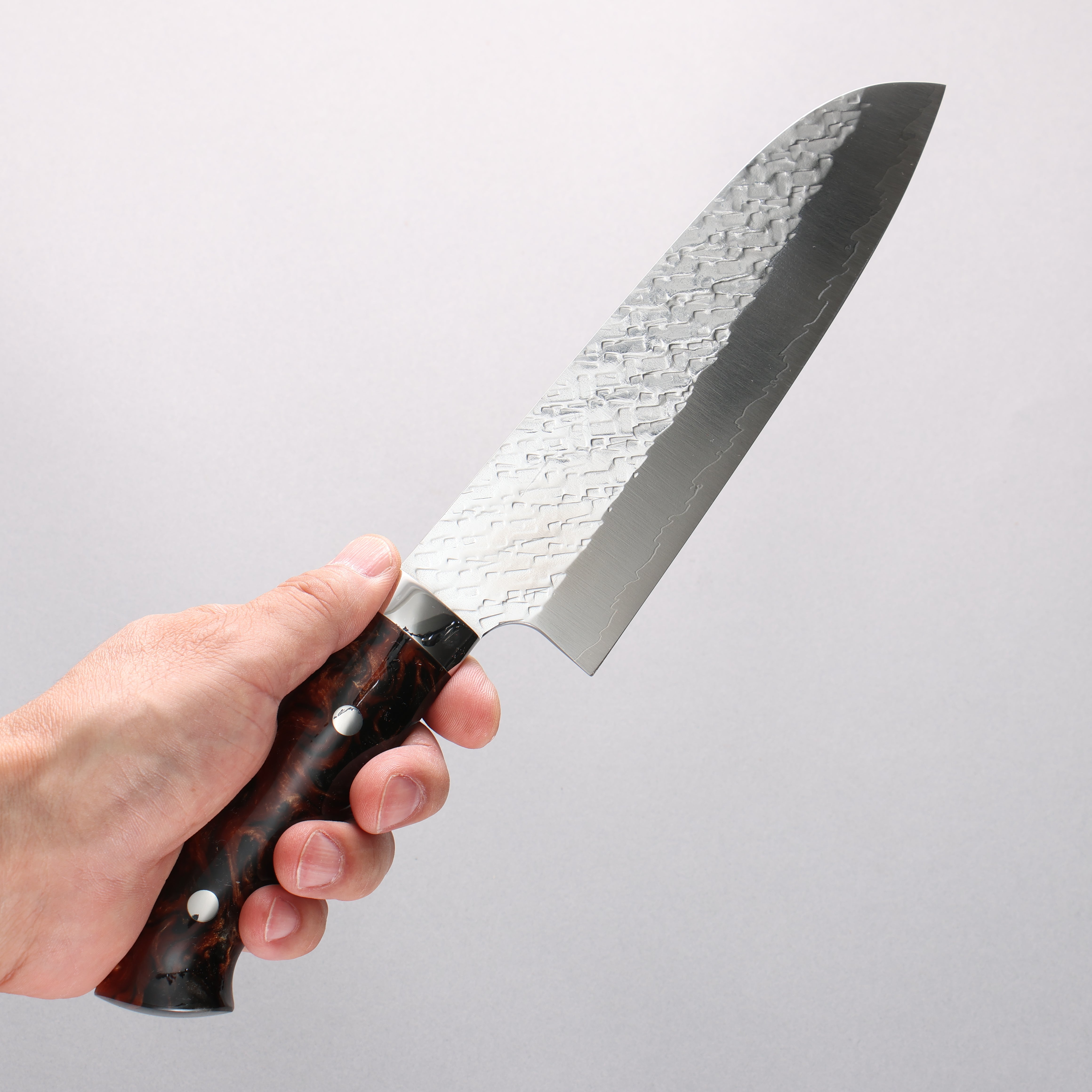 Takeshi Saji SPG STRIX Hammered Migaki Finished Santoku 180mm Brown Black Acrylic Handle - Seisuke Knife