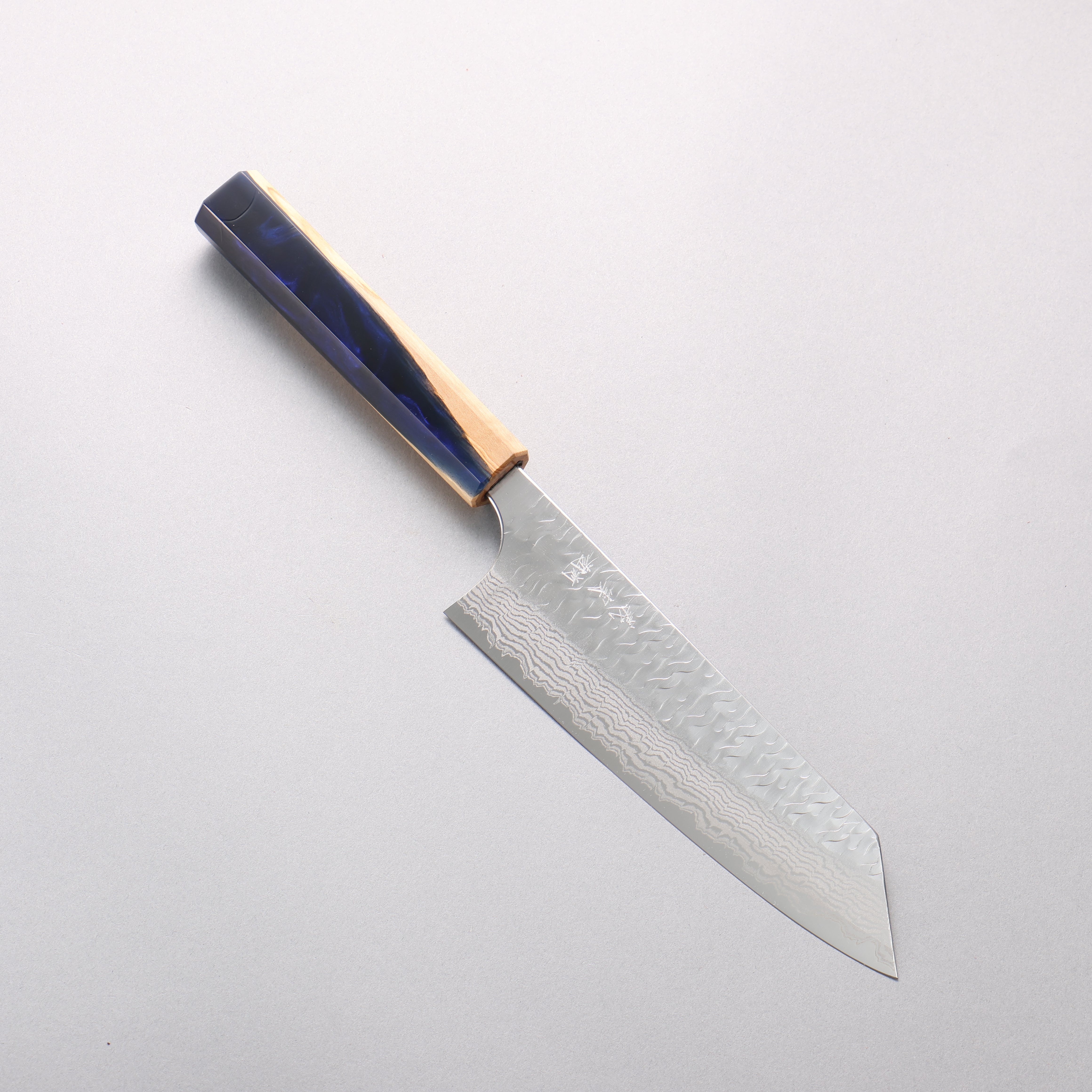Yoshimi Kato Nami VG-XEOS Hammered Damascus Bunka 170mm Olive Tree and Blue Resin Handle - Seisuke Knife