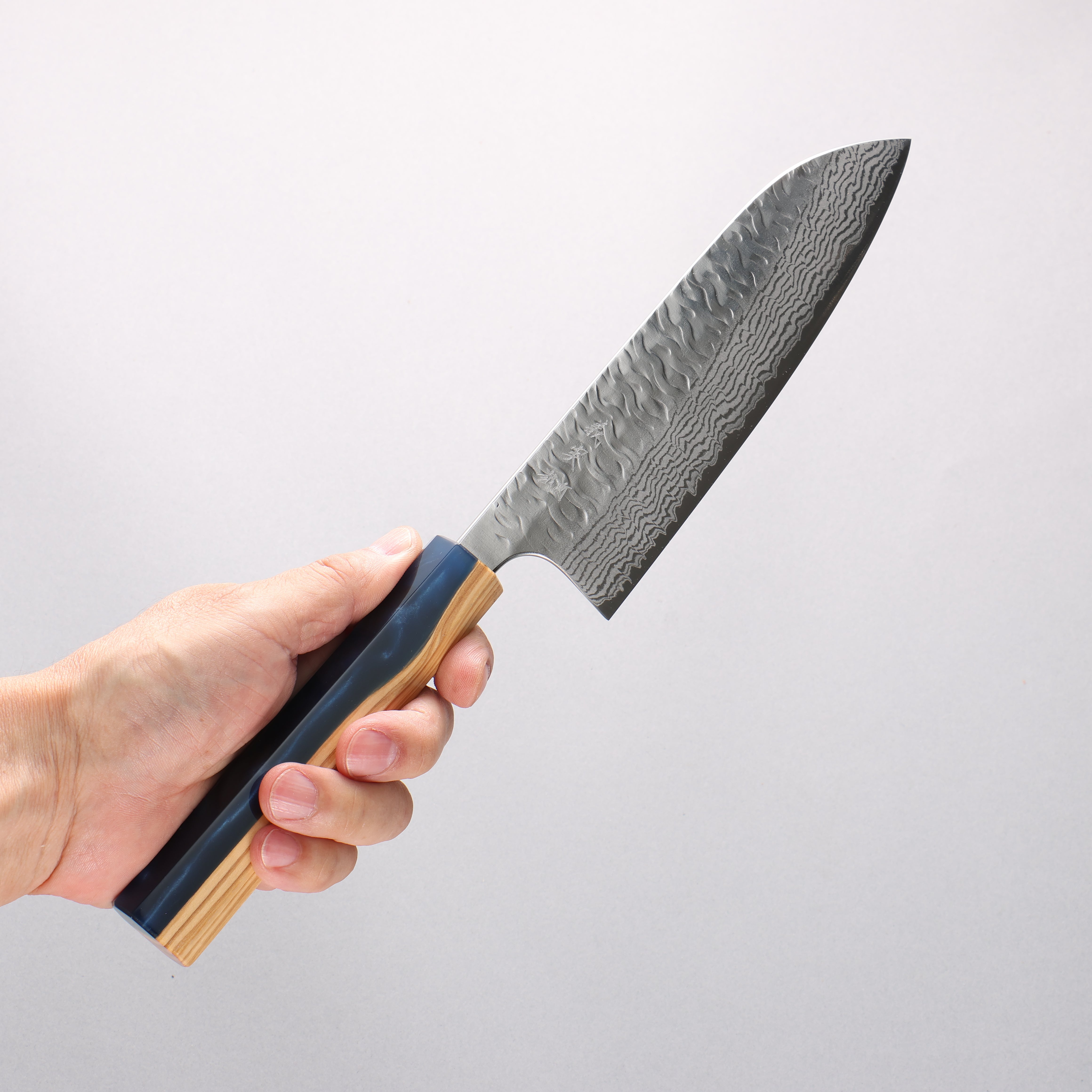 Yoshimi Kato Nami VG-XEOS Hammered Damascus Santoku 170mm Olive Tree and Blue Resin Handle - Seisuke Knife