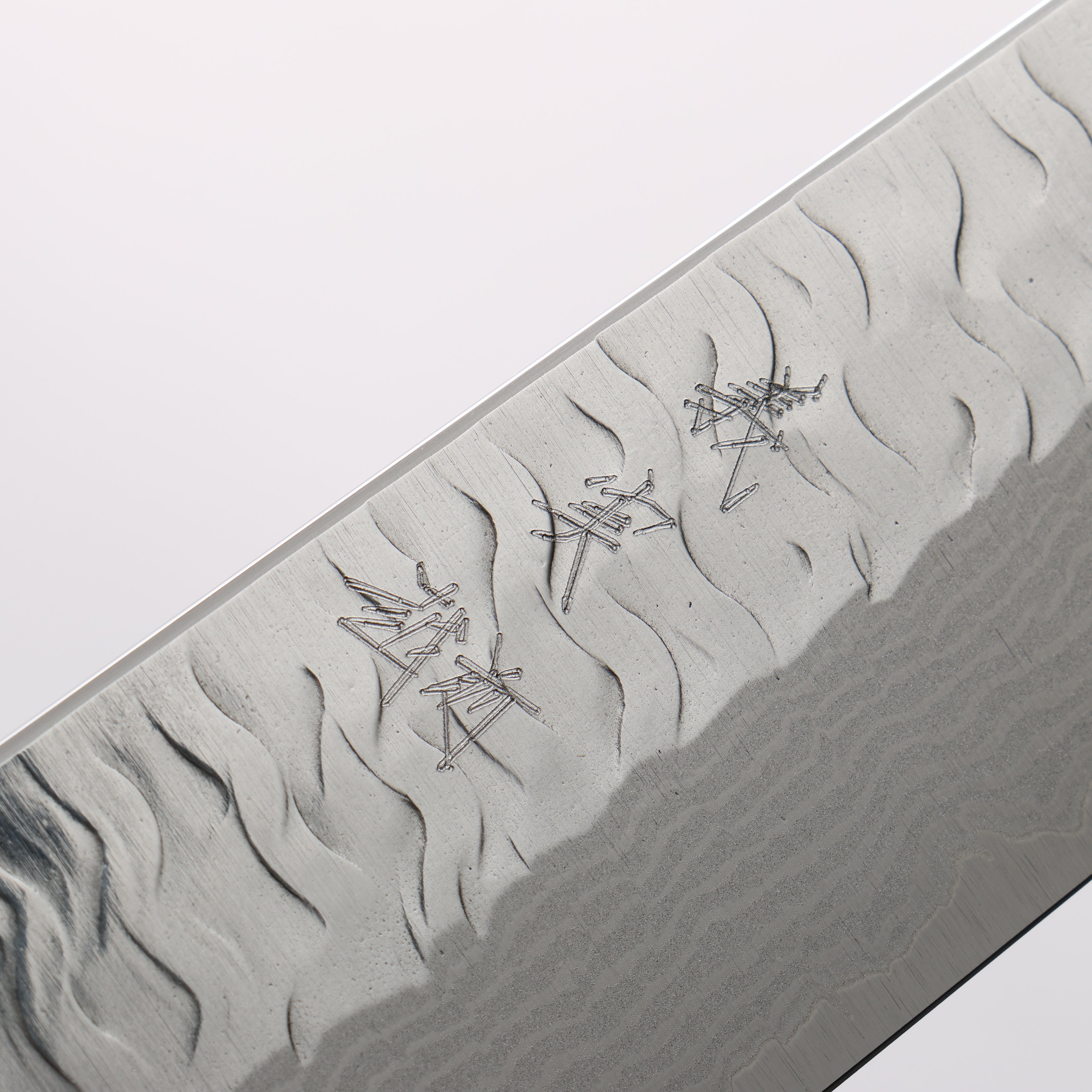 Yoshimi Kato Nami VG-XEOS Hammered Damascus Kiritsuke Sujihiki 270mm Blue Stabilized Wood (With Red Ring) Handle - Seisuke Knife