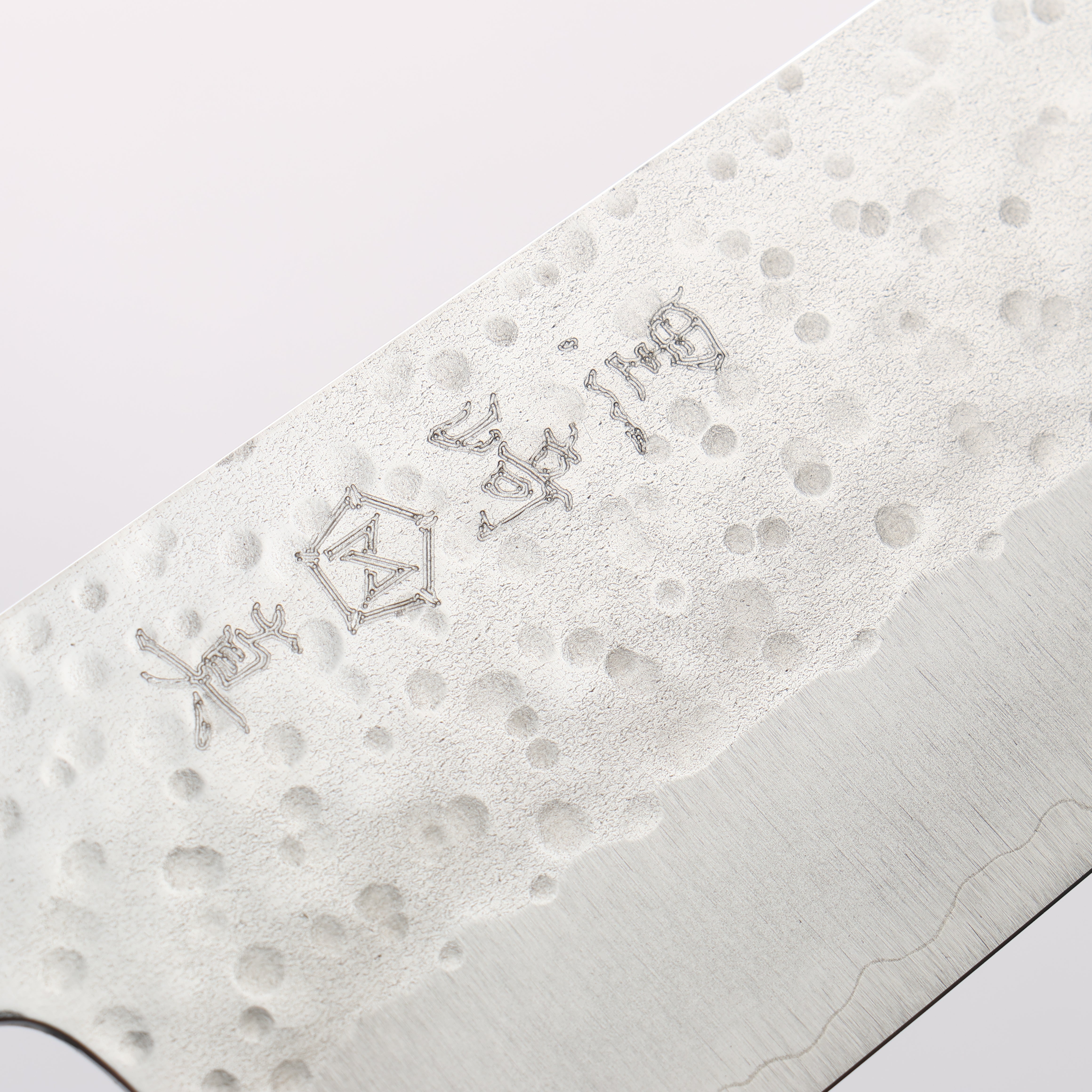 Makoto Kurosaki VG10 Hammered Gyuto 210mm Magnolia & Red Pakkawood Handle - Seisuke Knife