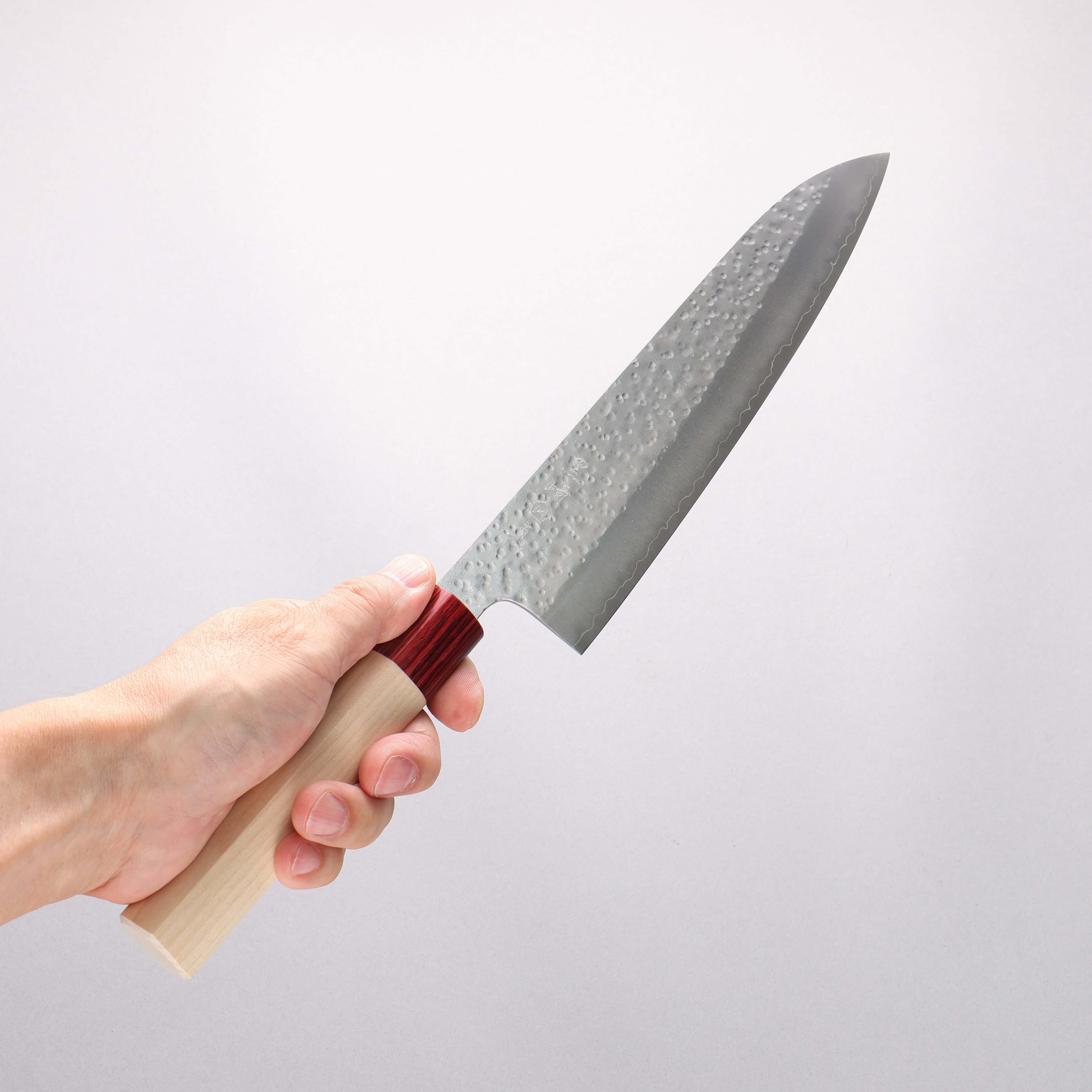 Makoto Kurosaki VG10 Hammered Gyuto 210mm Magnolia & Red Pakkawood Handle - Seisuke Knife