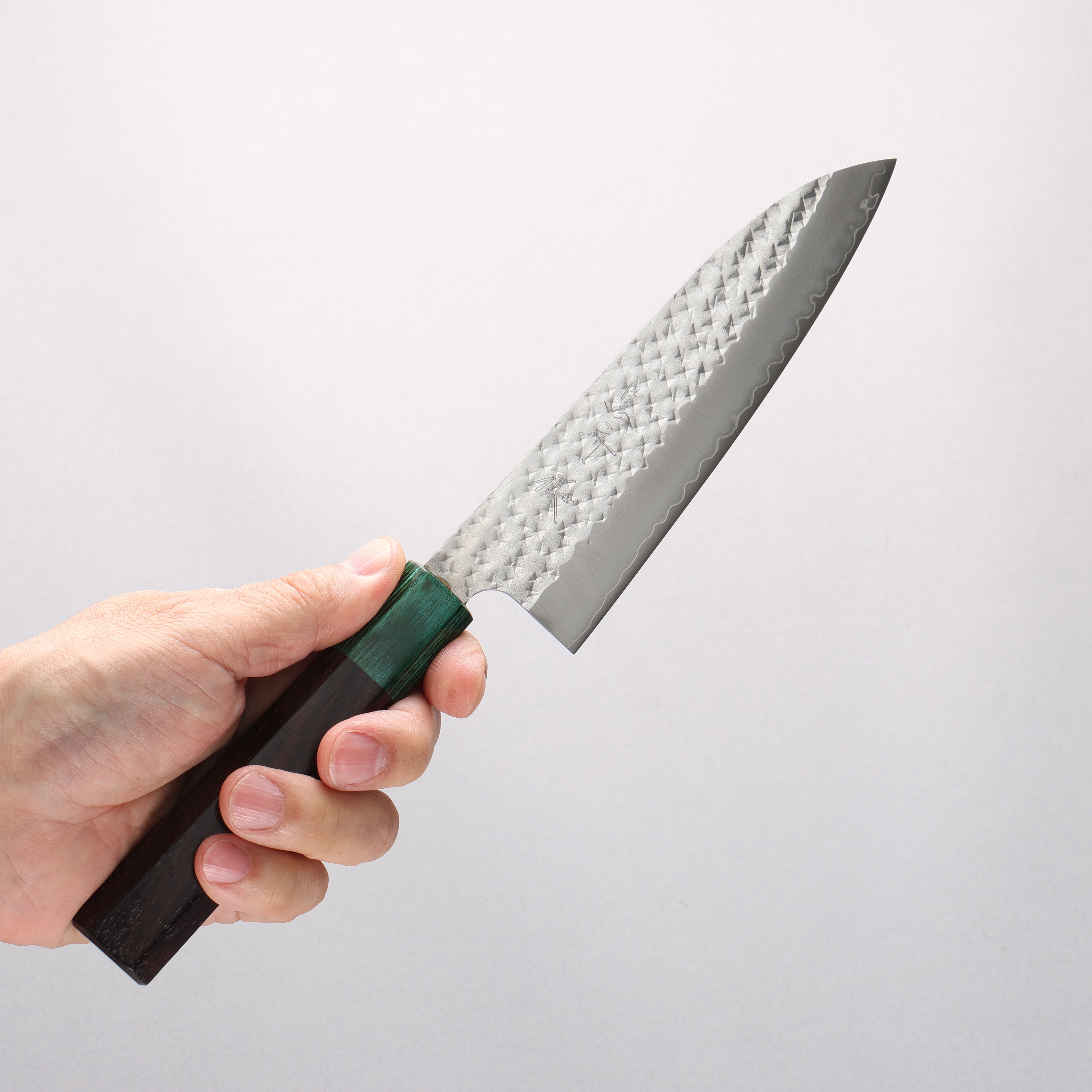 Yu Kurosaki Senko Ryu SG2 Hammered Small Santoku 150mm Rosewood (ferrule: Green Pakka wood) Handle - Seisuke Knife