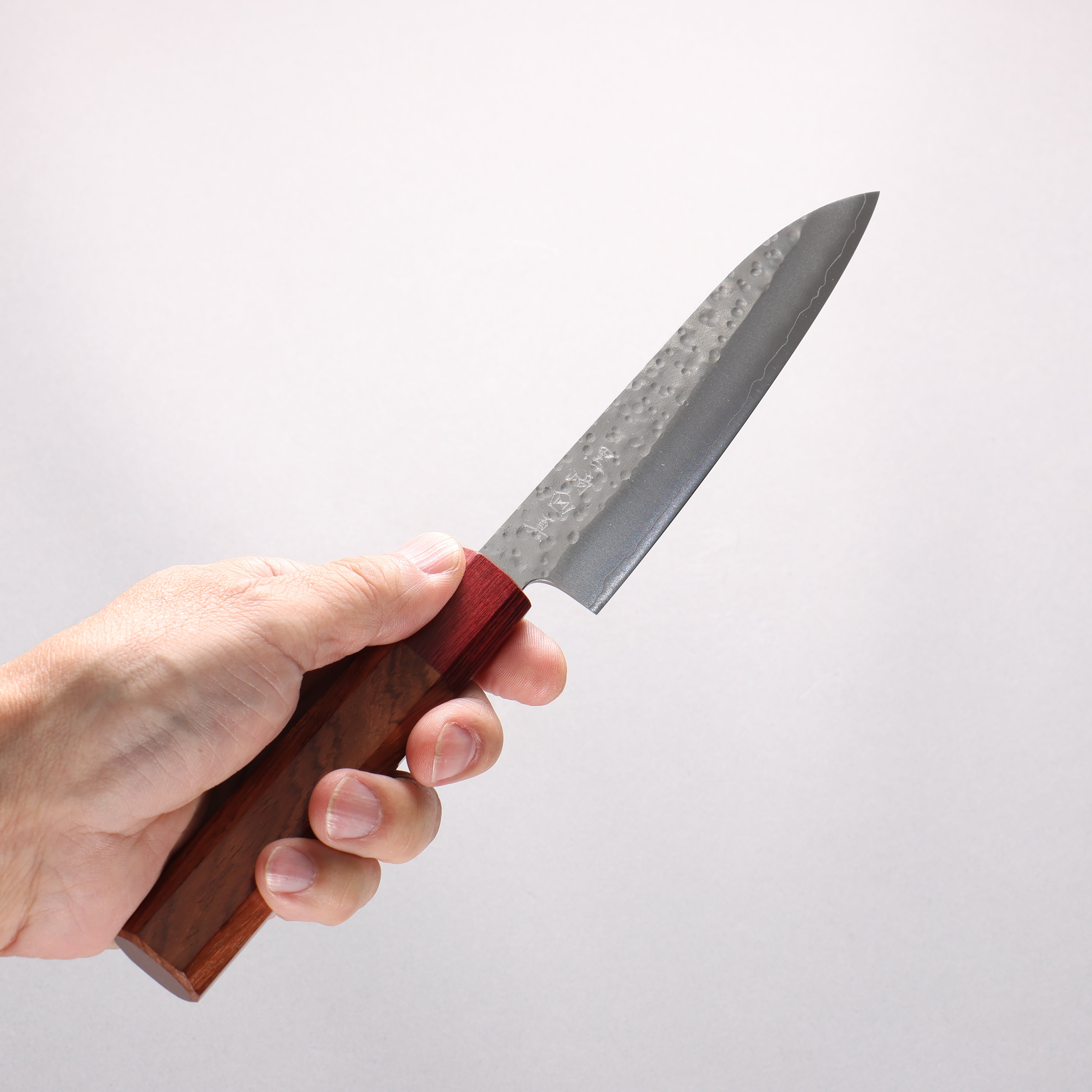 Makoto Kurosaki VG10 Maru Hammered Petty-Utility 135mm Shitan & Red Pakkawood Handle - Seisuke Knife