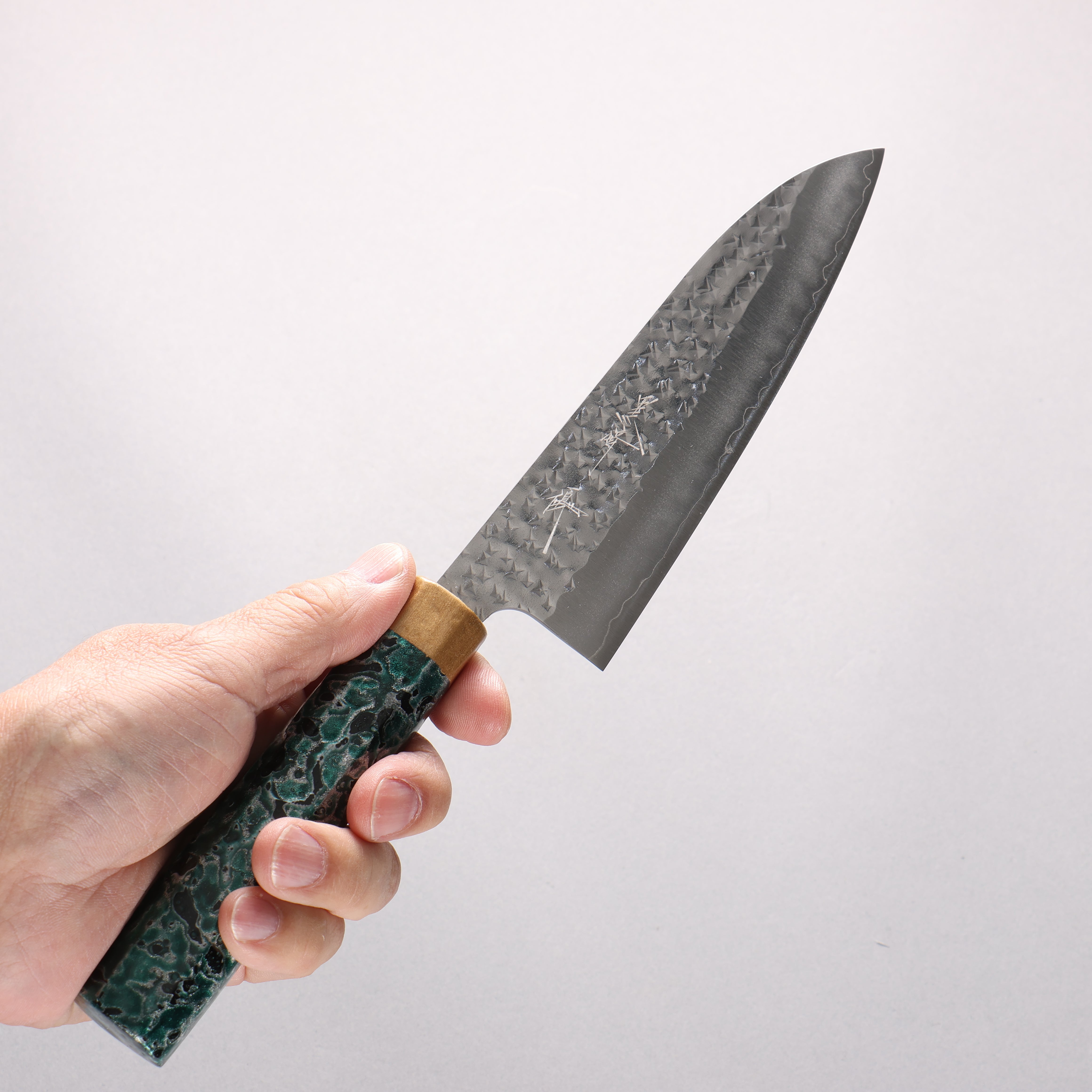 Yu Kurosaki Senko Ryu SG2 Hammered Small Santoku 150mm Green & Gold Lacquered Handle - Seisuke Knife