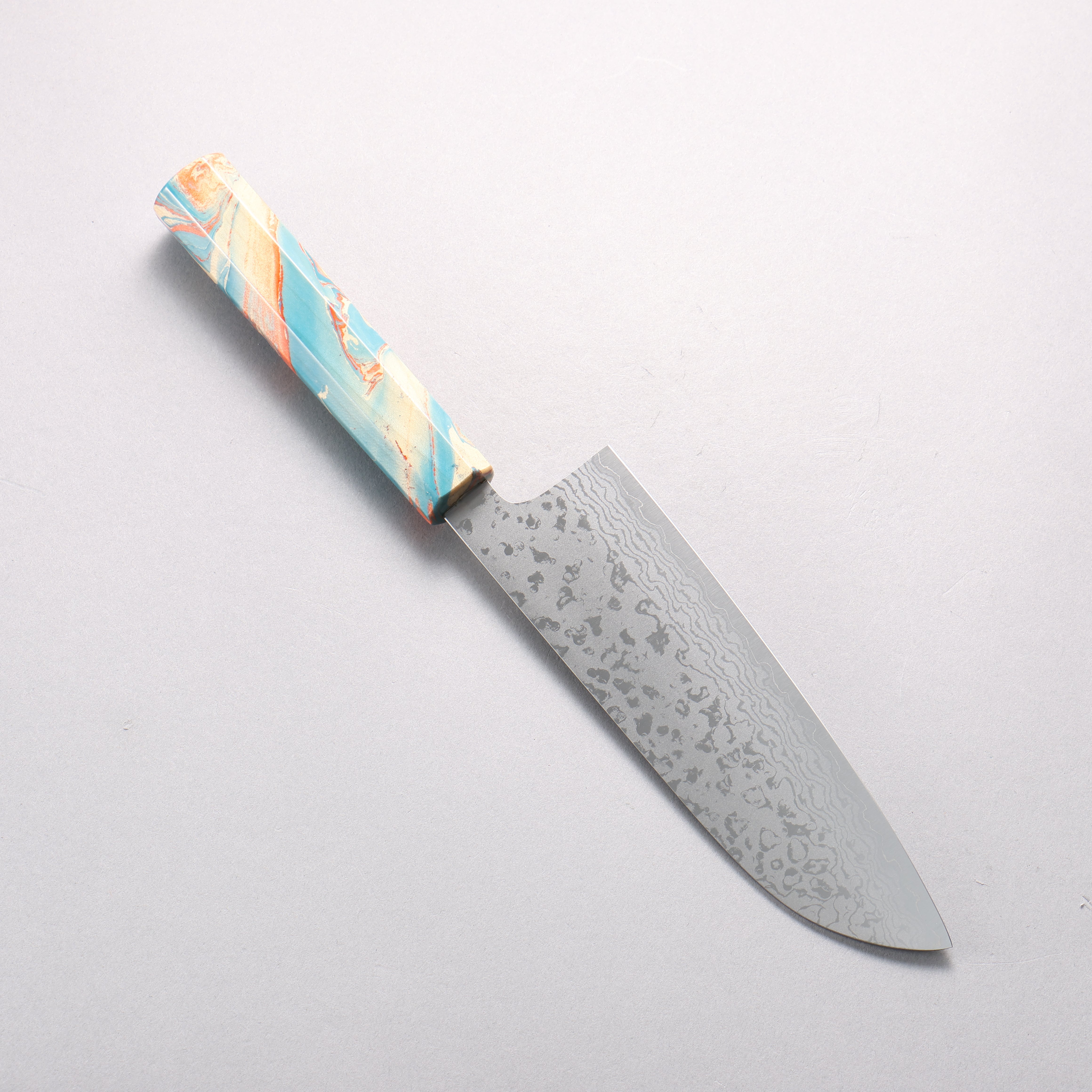Makoto Kurosaki VG7 Damascus Santoku 165mm Lacquered Red/Blue Marble Handle - Seisuke Knife