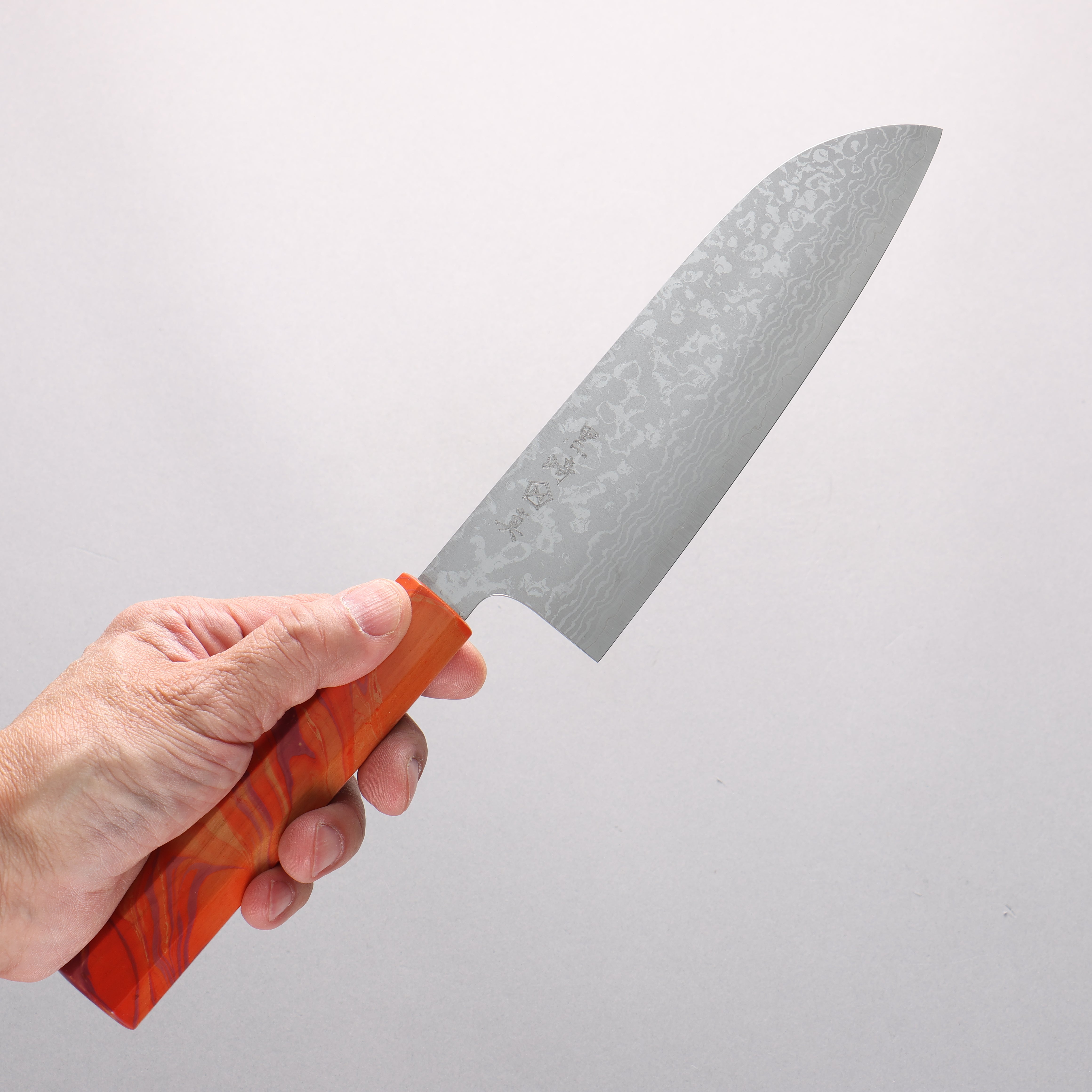 Makoto Kurosaki VG7 Damascus Santoku 165mm Lacquered Red/Purple Marble Handle - Seisuke Knife
