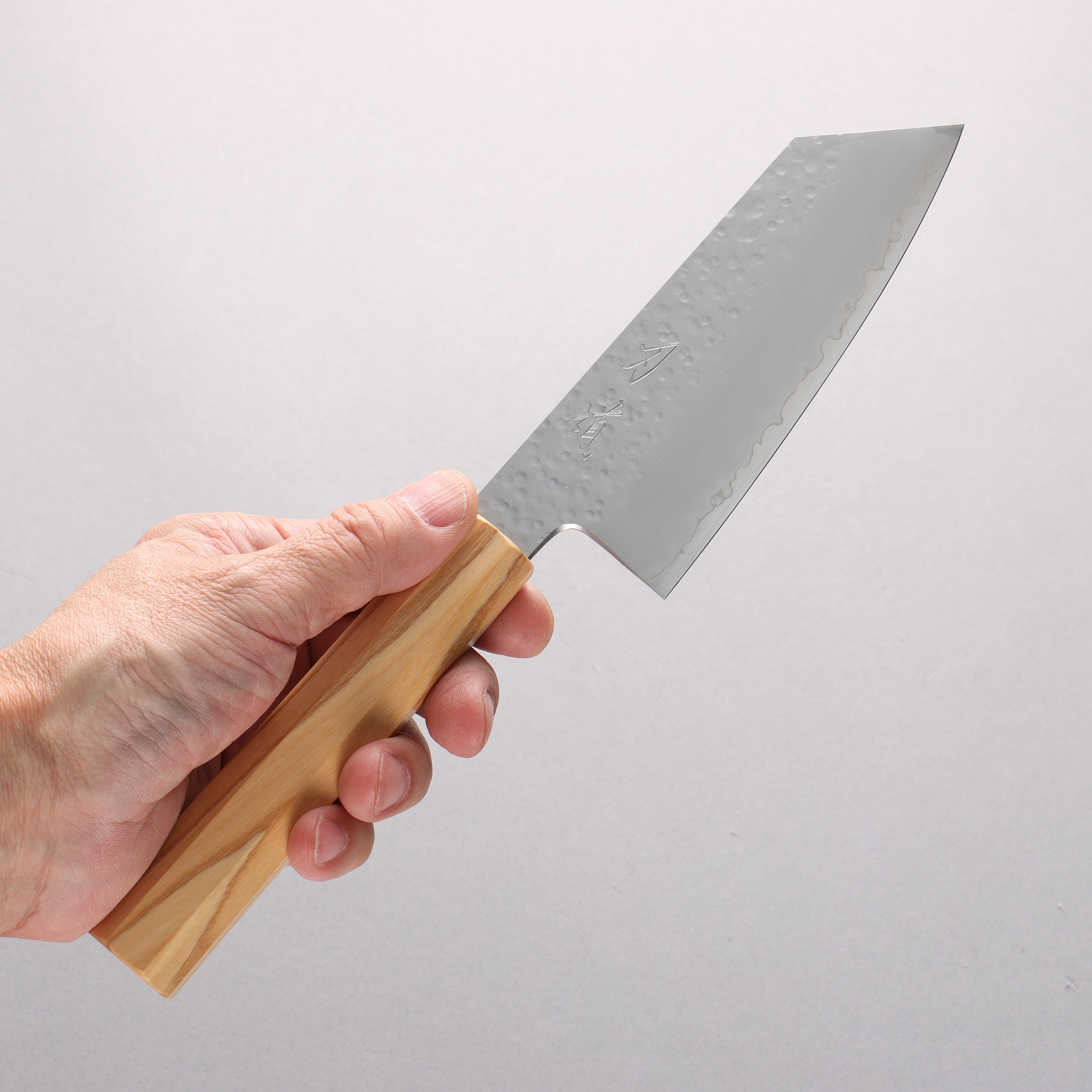 Hado Shiosai VG10 Maru Hammered Small Bunka 135mm Olive Wood Handle - Seisuke Knife