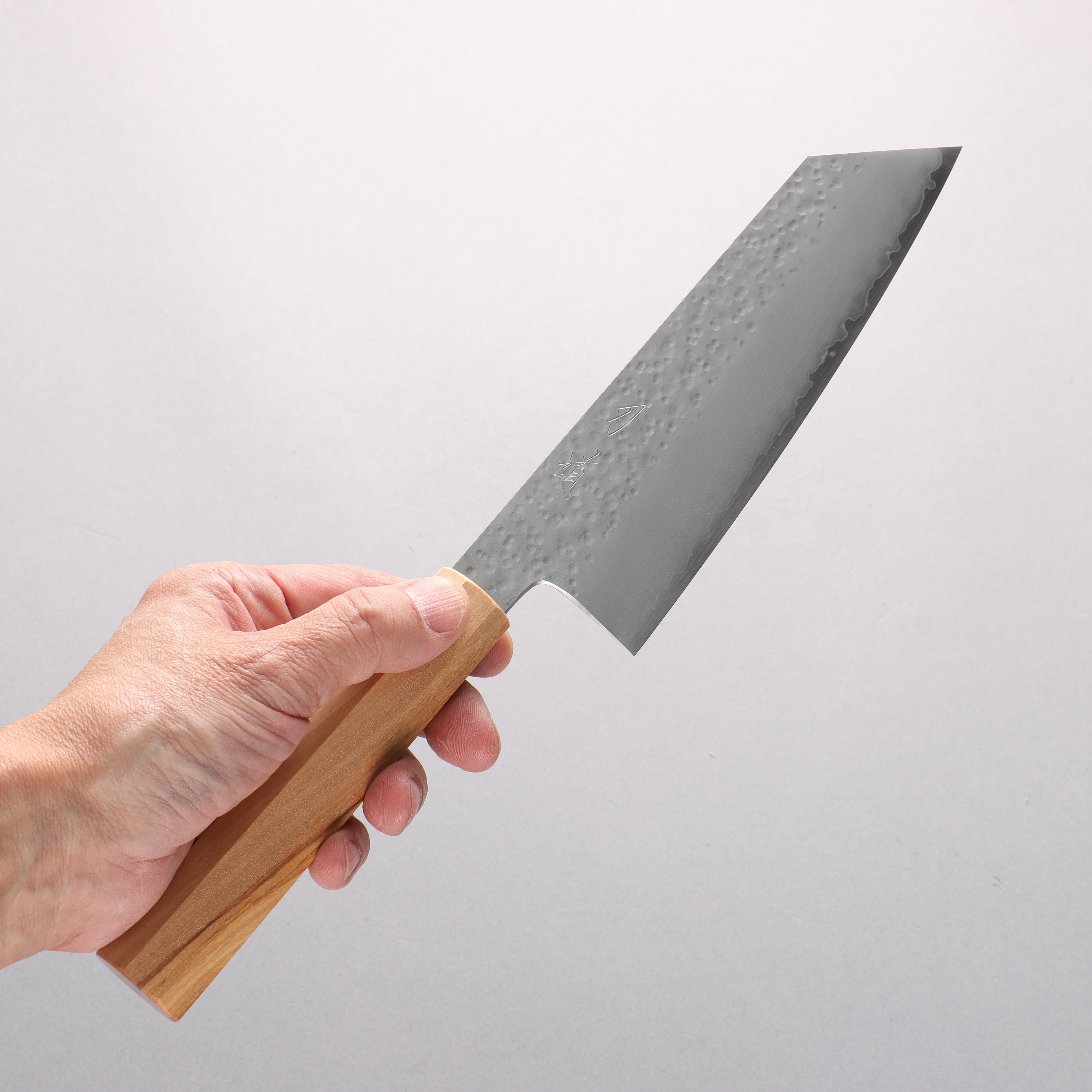 Hado Shiosai VG10 Maru Hammered Bunka 180mm Olive Wood Handle - Seisuke Knife