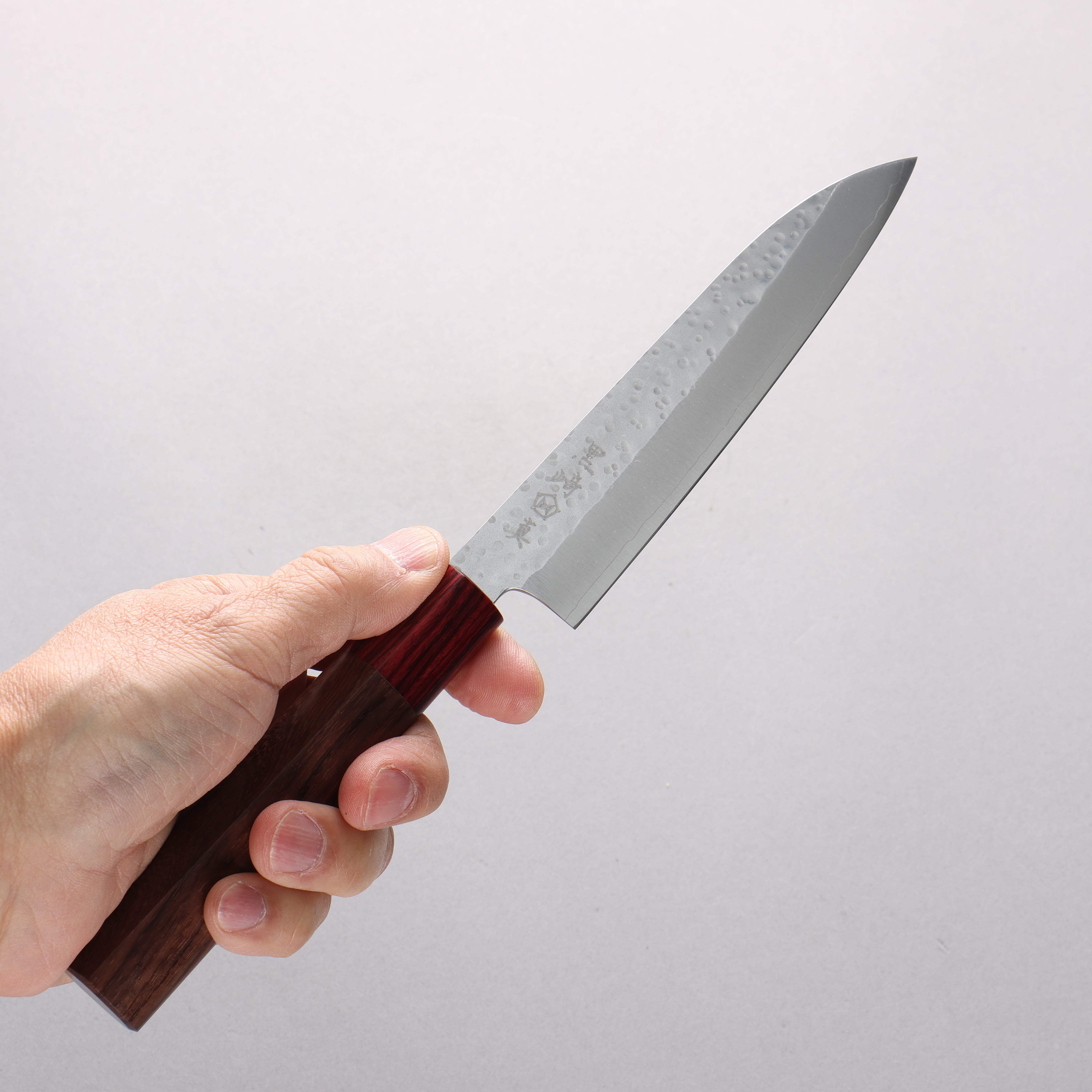 Makoto Kurosaki VG10 Maru Hammered Petty-Utility 135mm Shitan & Red Pakkawood Handle - Seisuke Knife