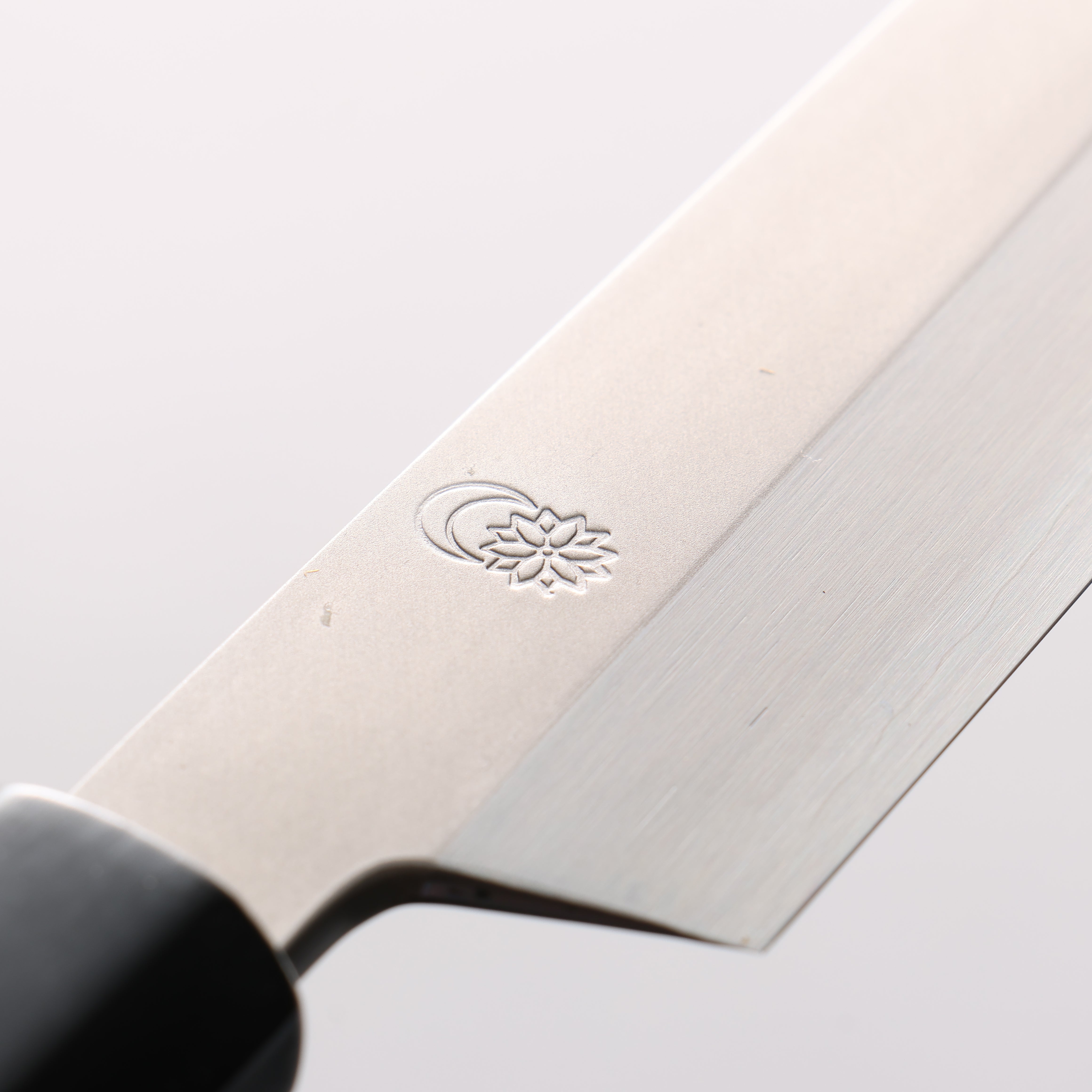 Kikuzuki Silver Steel No.3 Bokashi Yanagiba 240mm Magnolia Handle - Seisuke Knife