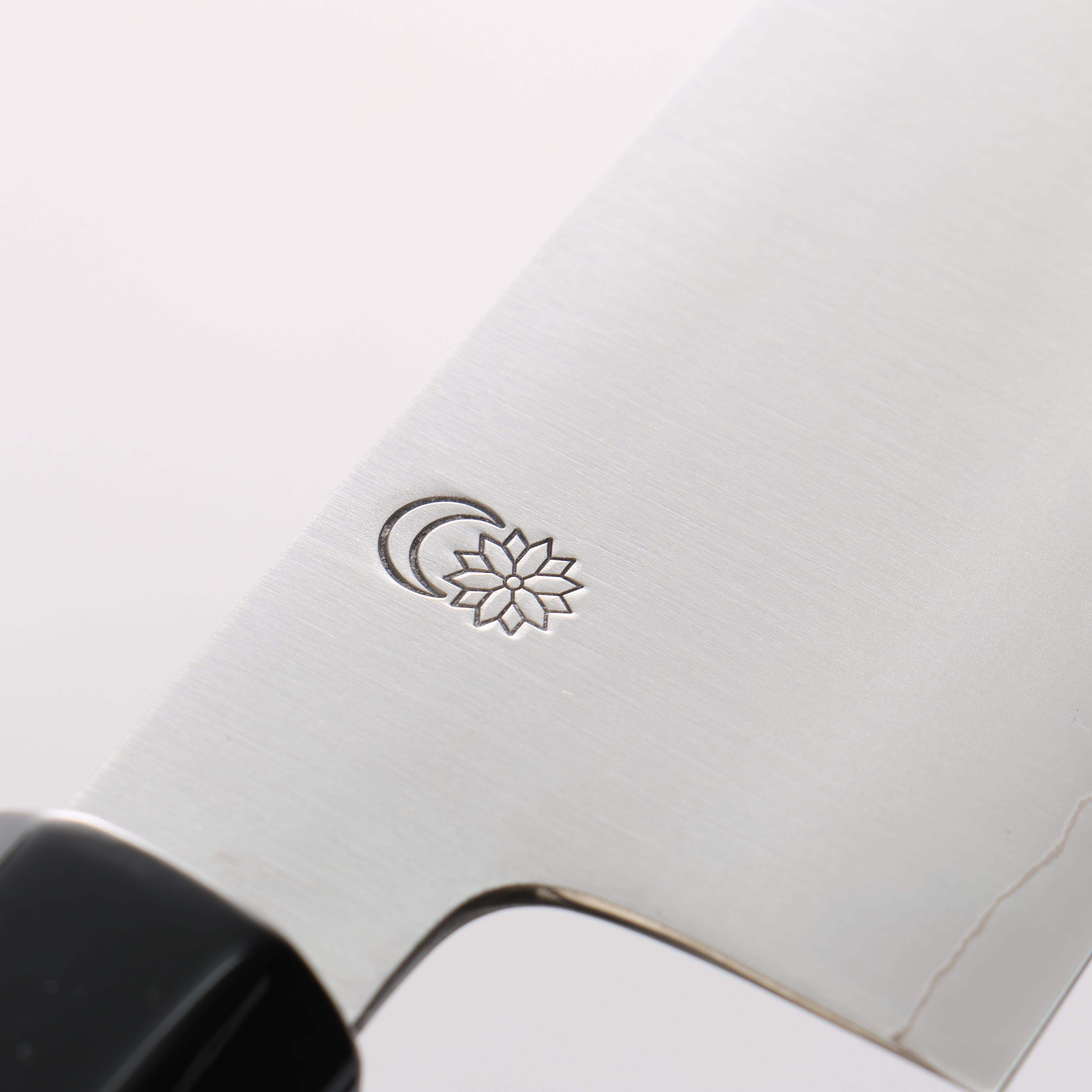 Kikuzuki Silver Steel No.3 Bokashi Kiritsuke Santoku 180mm Magnolia Handle - Seisuke Knife