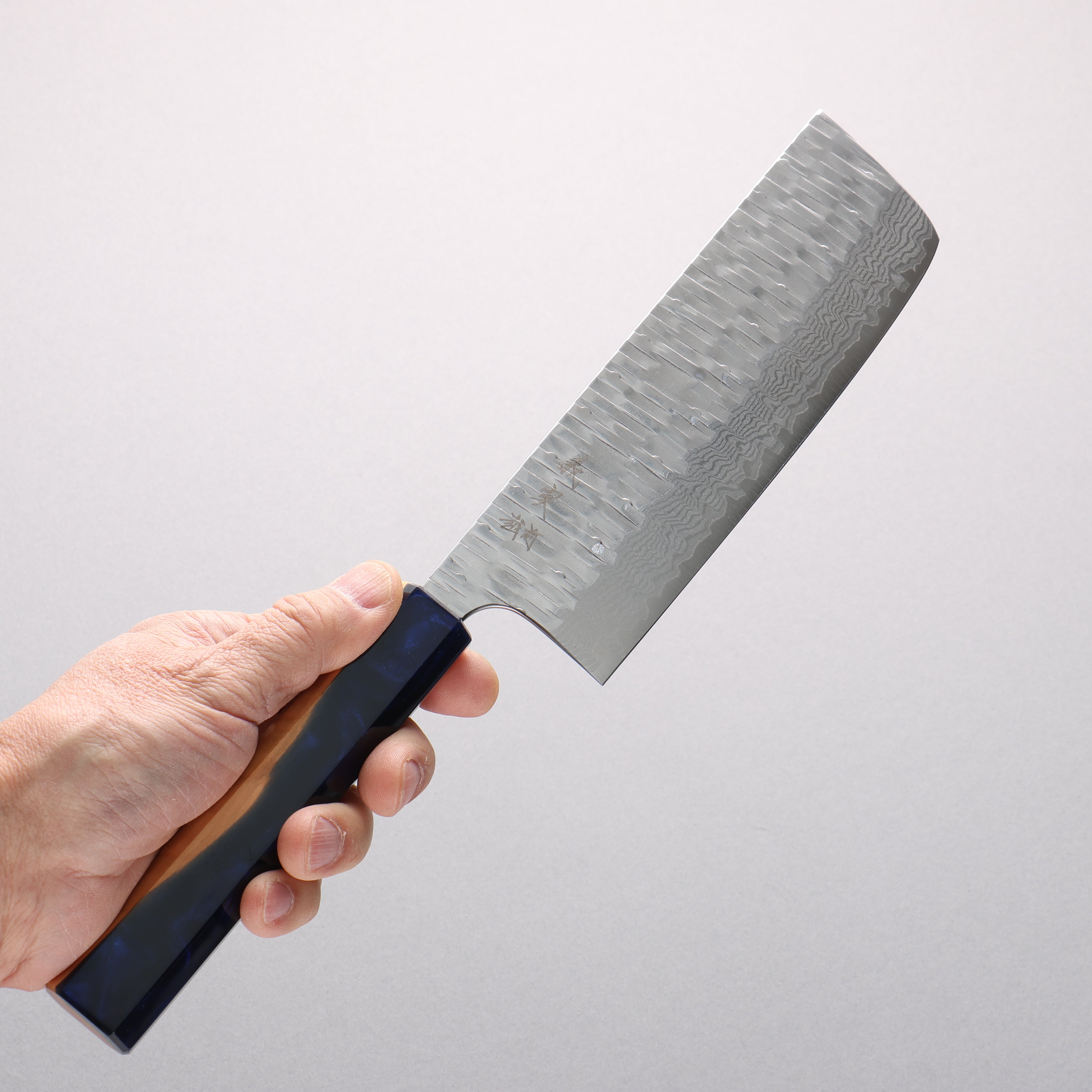 Yoshimi Kato Kasuri VG-XEOS Hammered Damascus Nakiri 165mm Olive Wood & Blue Resin Handle - Seisuke Knife