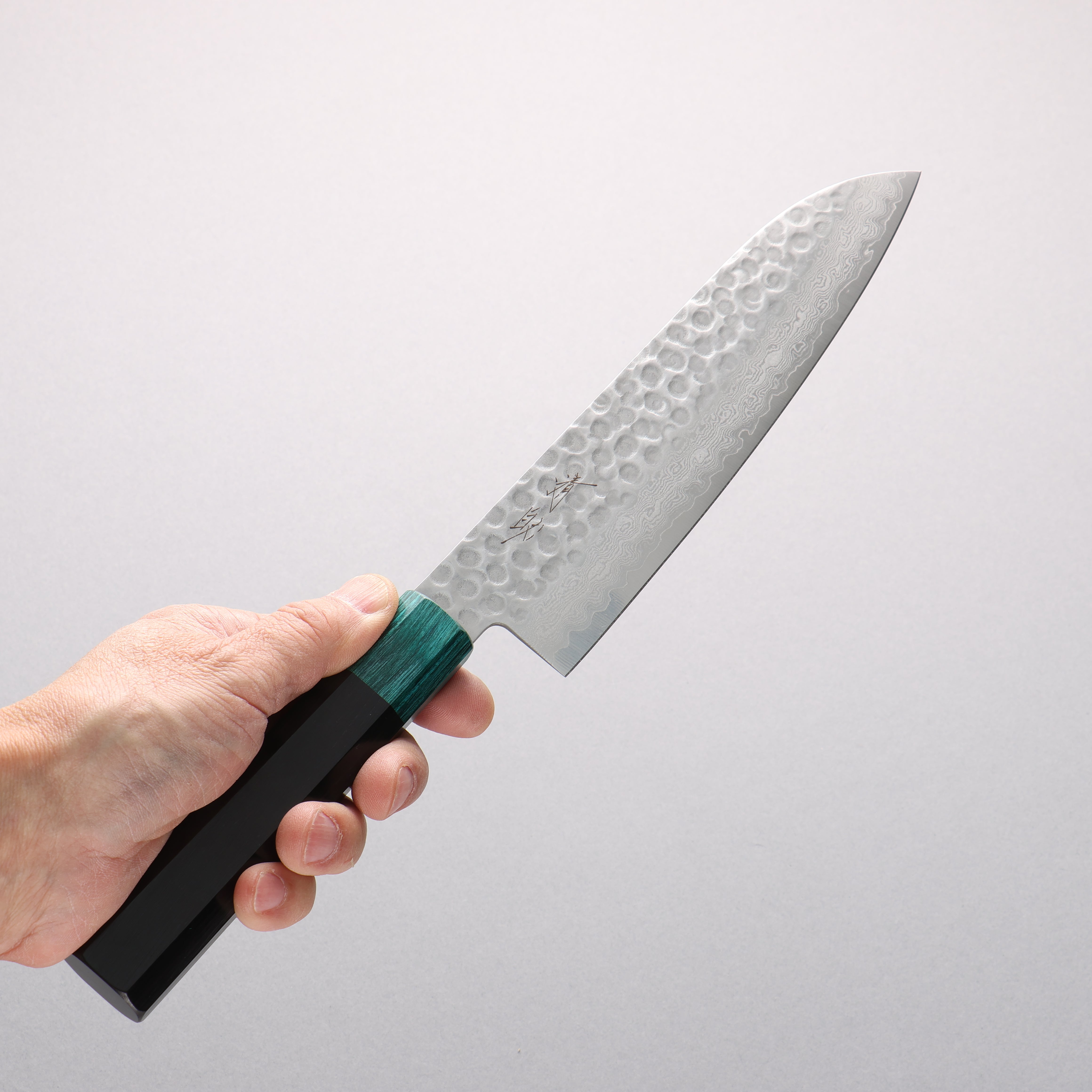 Seisuke VG10 Hammered Damascus Santoku 180mm Black & Green Pakkawood Handle - Seisuke Knife