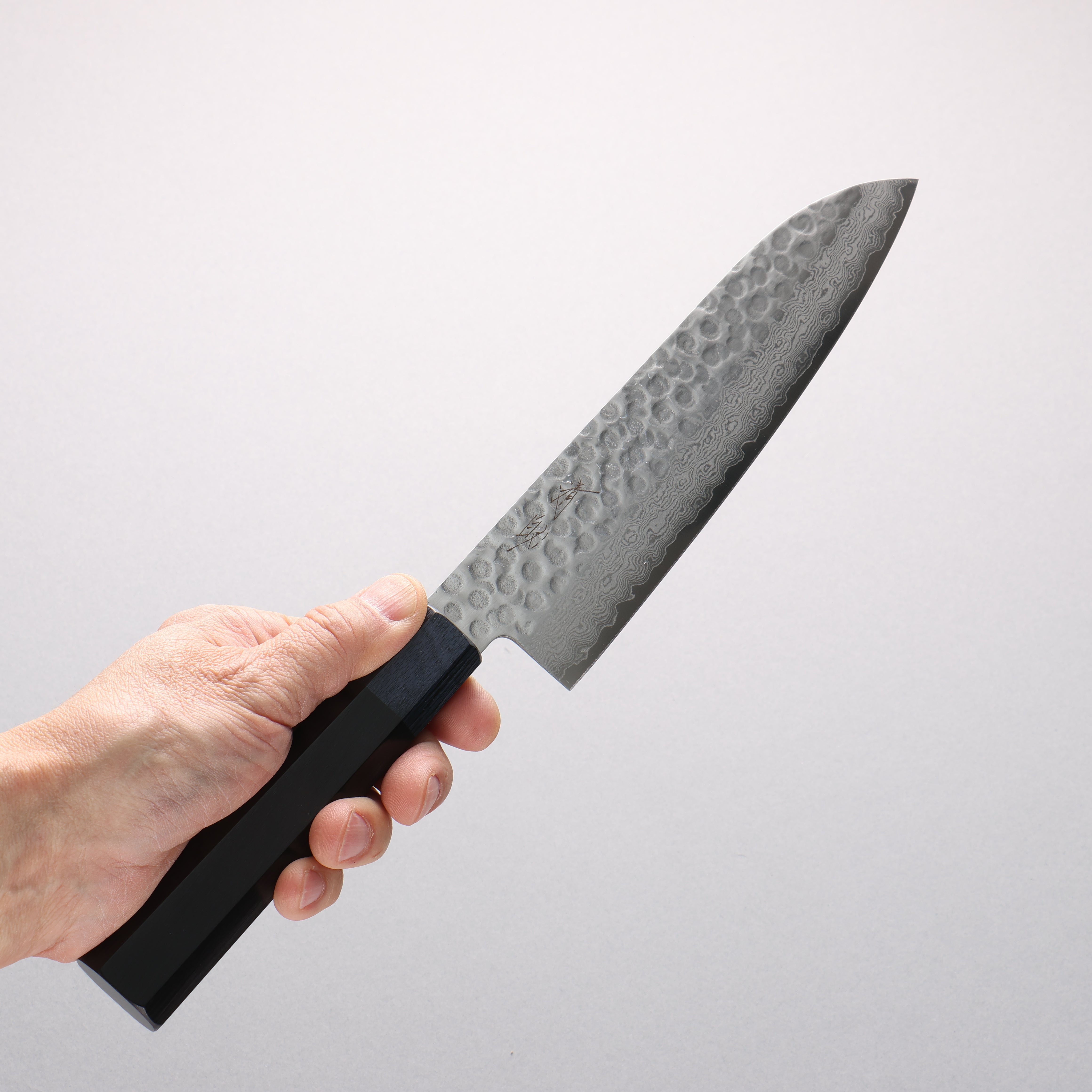 Seisuke VG10 Hammered Damascus Santoku 180mm Black & Navy Pakkawood Handle - Seisuke Knife