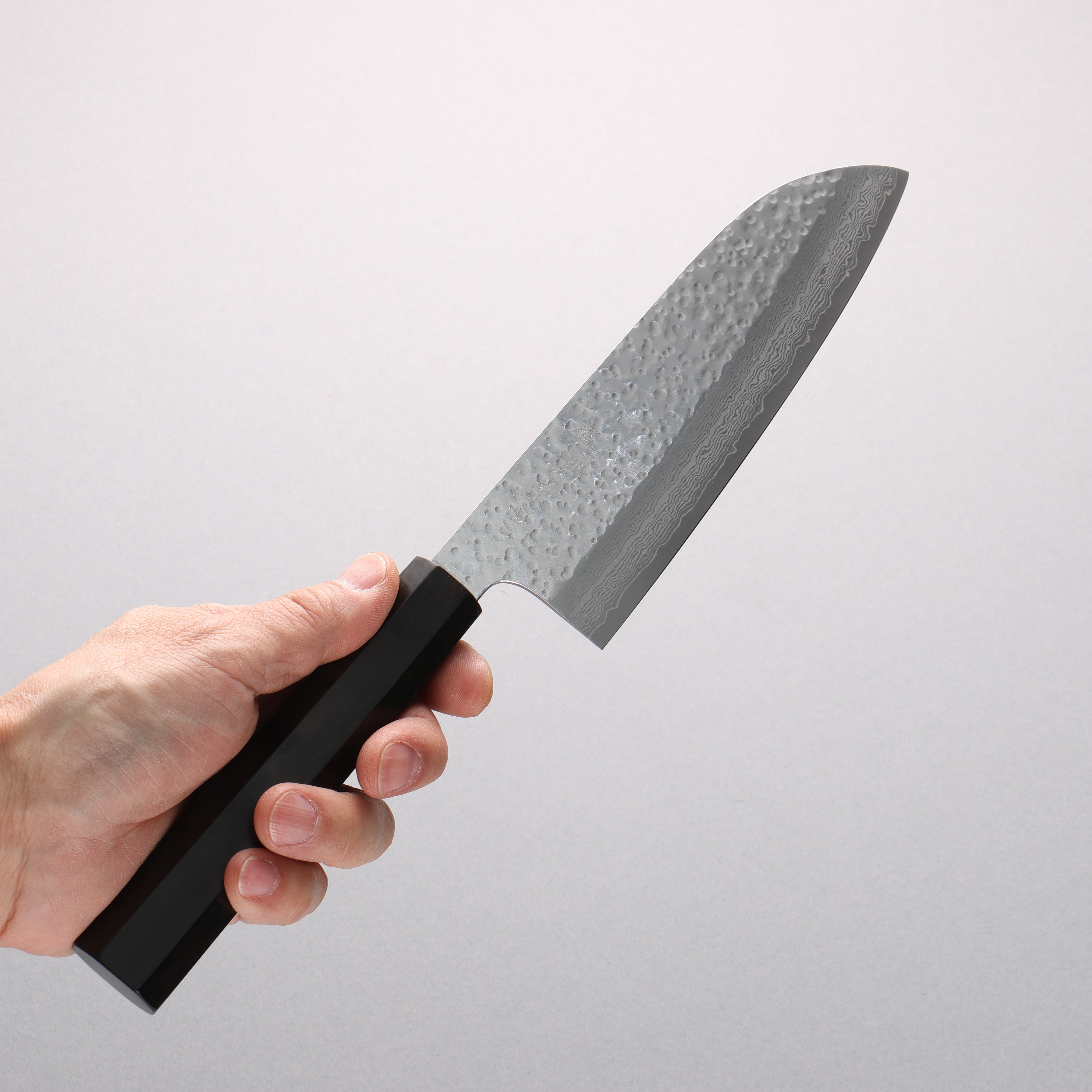 Makoto Kurosaki VG7 Maru Hammered Damascus Santoku 170mm Ebony Wood Handle - Seisuke Knife