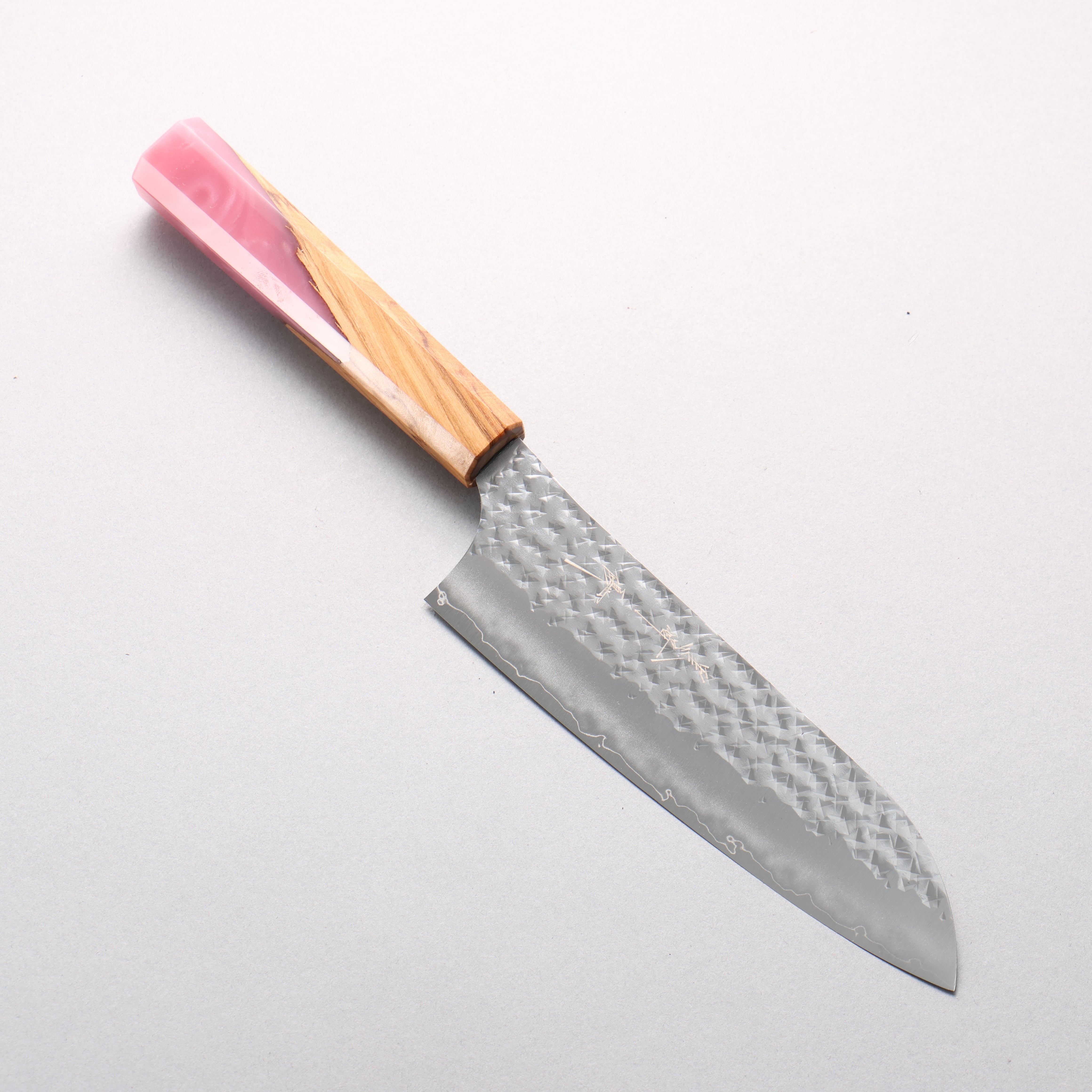 Yu Kurosaki Senko Ryu SG2 Hammered Santoku 170mm Olive Wood & Pink Resin Handle - Seisuke Knife