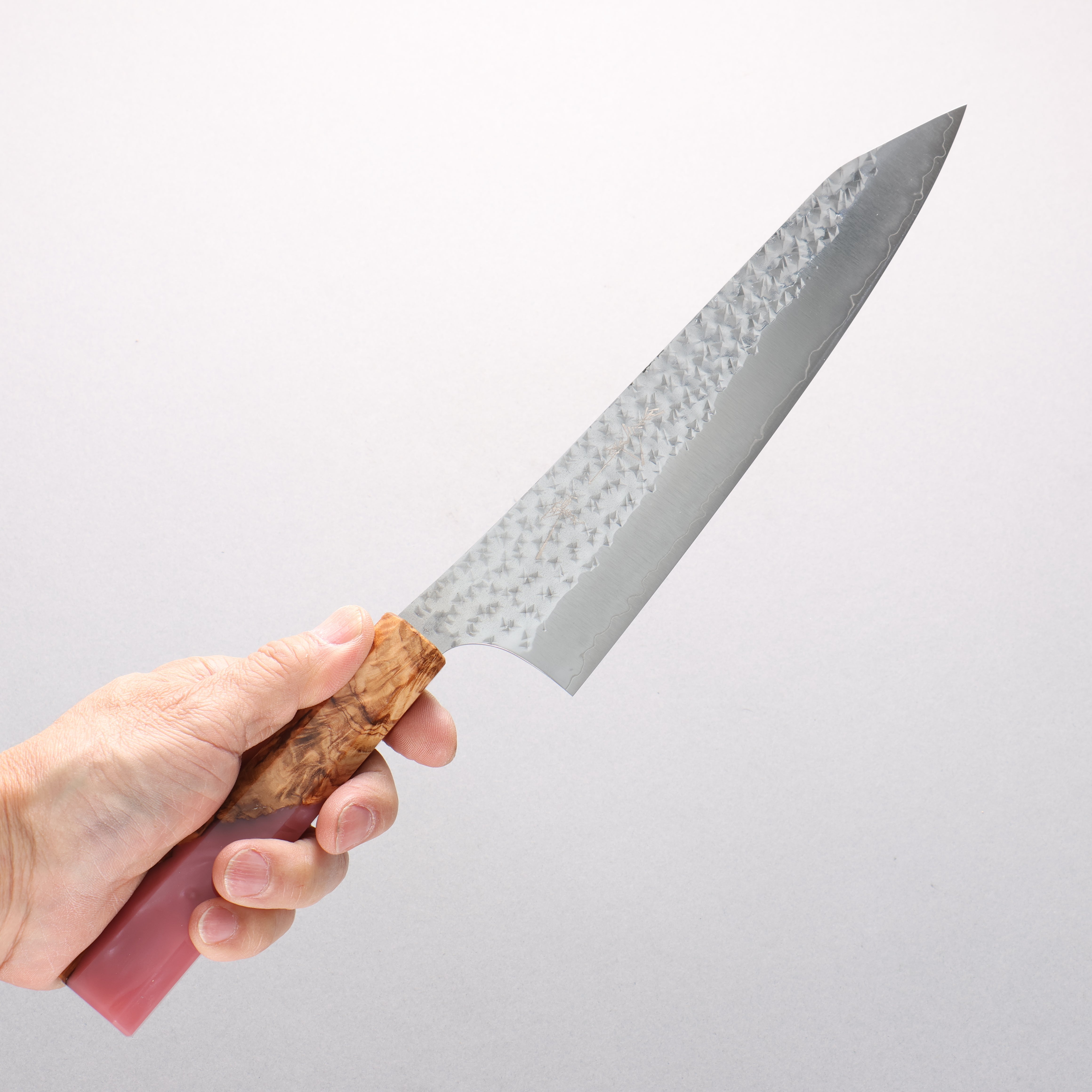 Yu Kurosaki Senko Ei SG2 Hammered Gyuto 210mm Olive Wood & Pink Resin Handle - Seisuke Knife