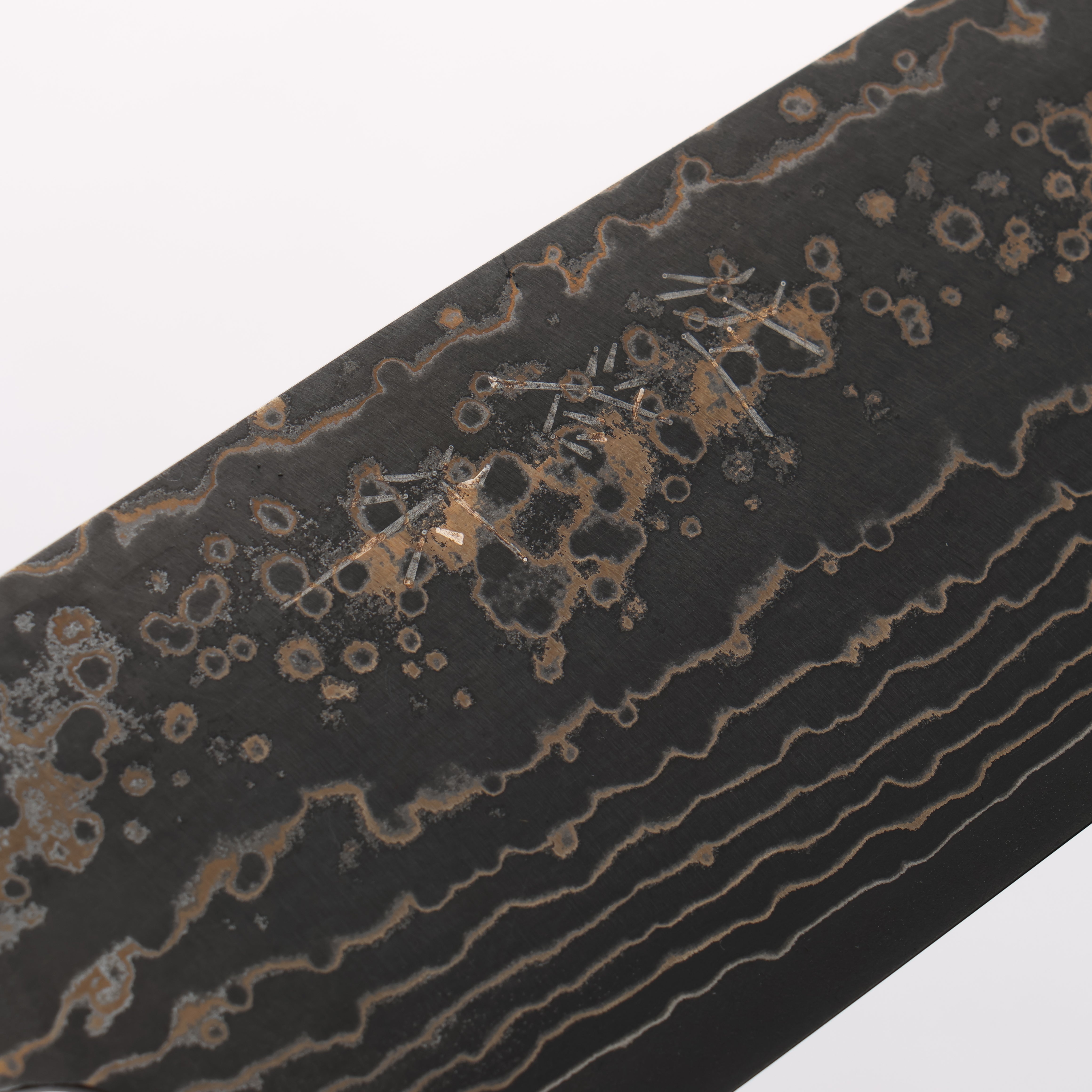 Takeshi Saji VG10w Damascus Gold Colored Santoku 180mm White Deer Horn Handle - Seisuke Knife