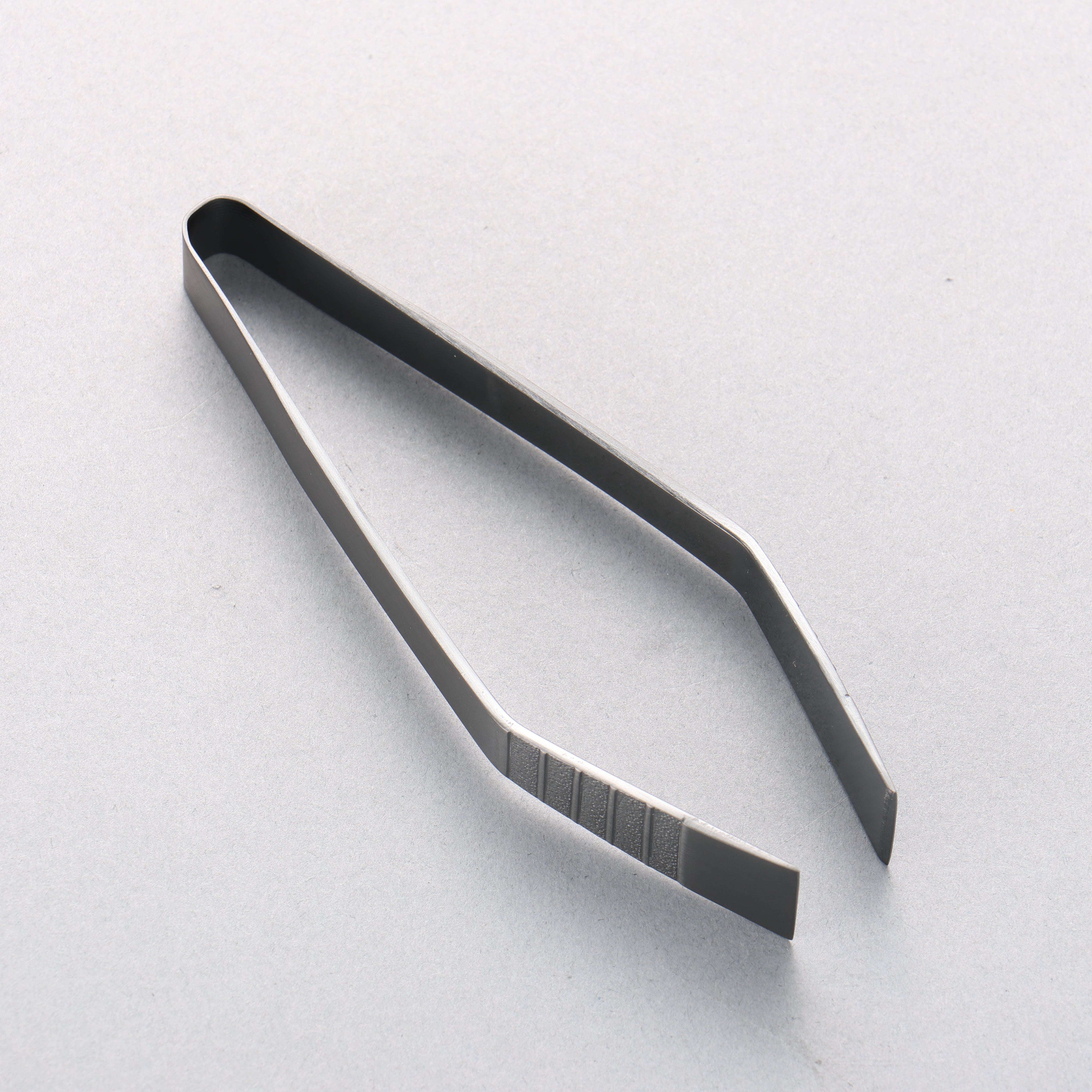 Kansai Style Angled Black Oxidized Steel Fishbone Tweezers 120mm - Seisuke Knife