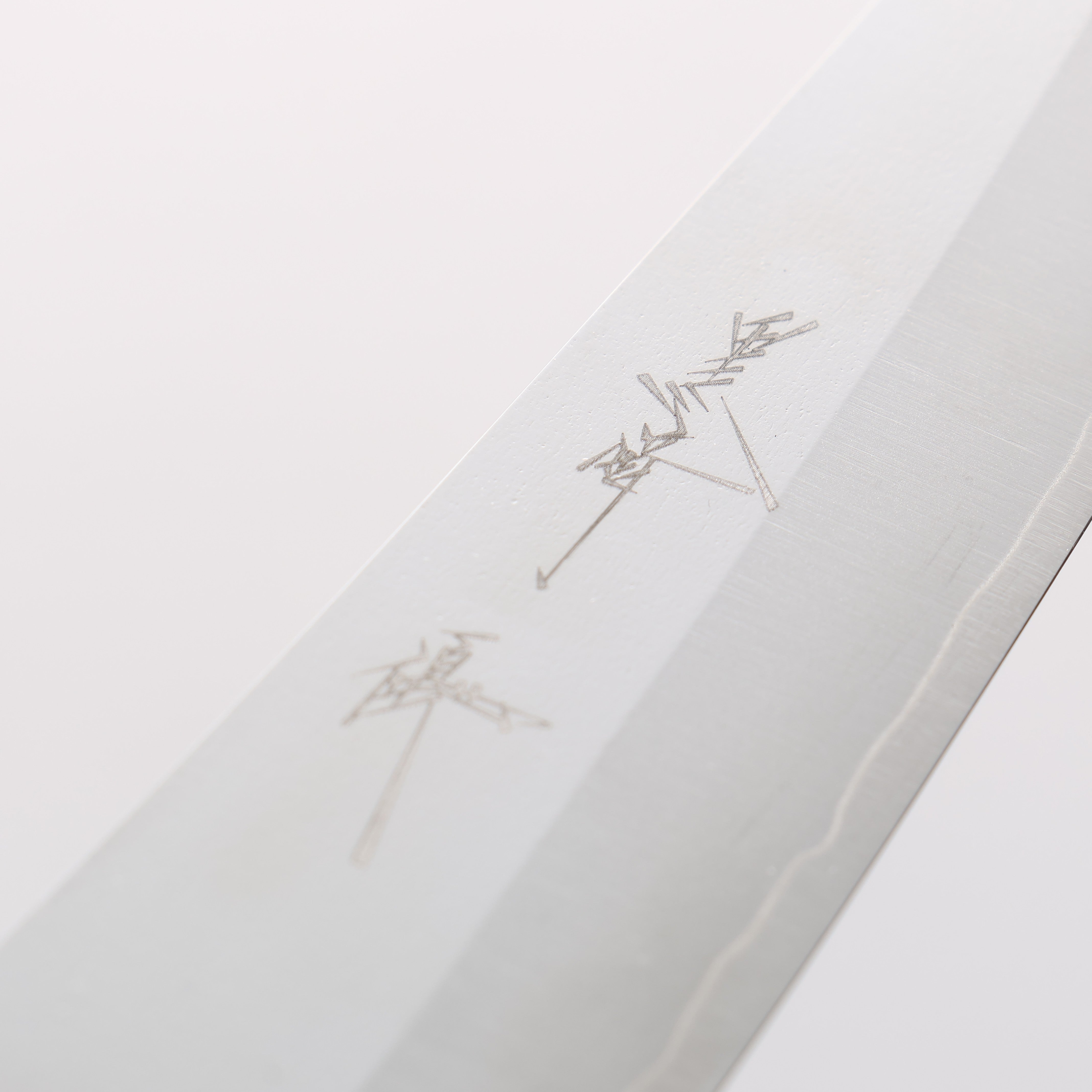 Yu Kurosaki New Gekko VG-XEOS Petty-Utility 130mm Olive Tree and Pink Resin Handle - Seisuke Knife
