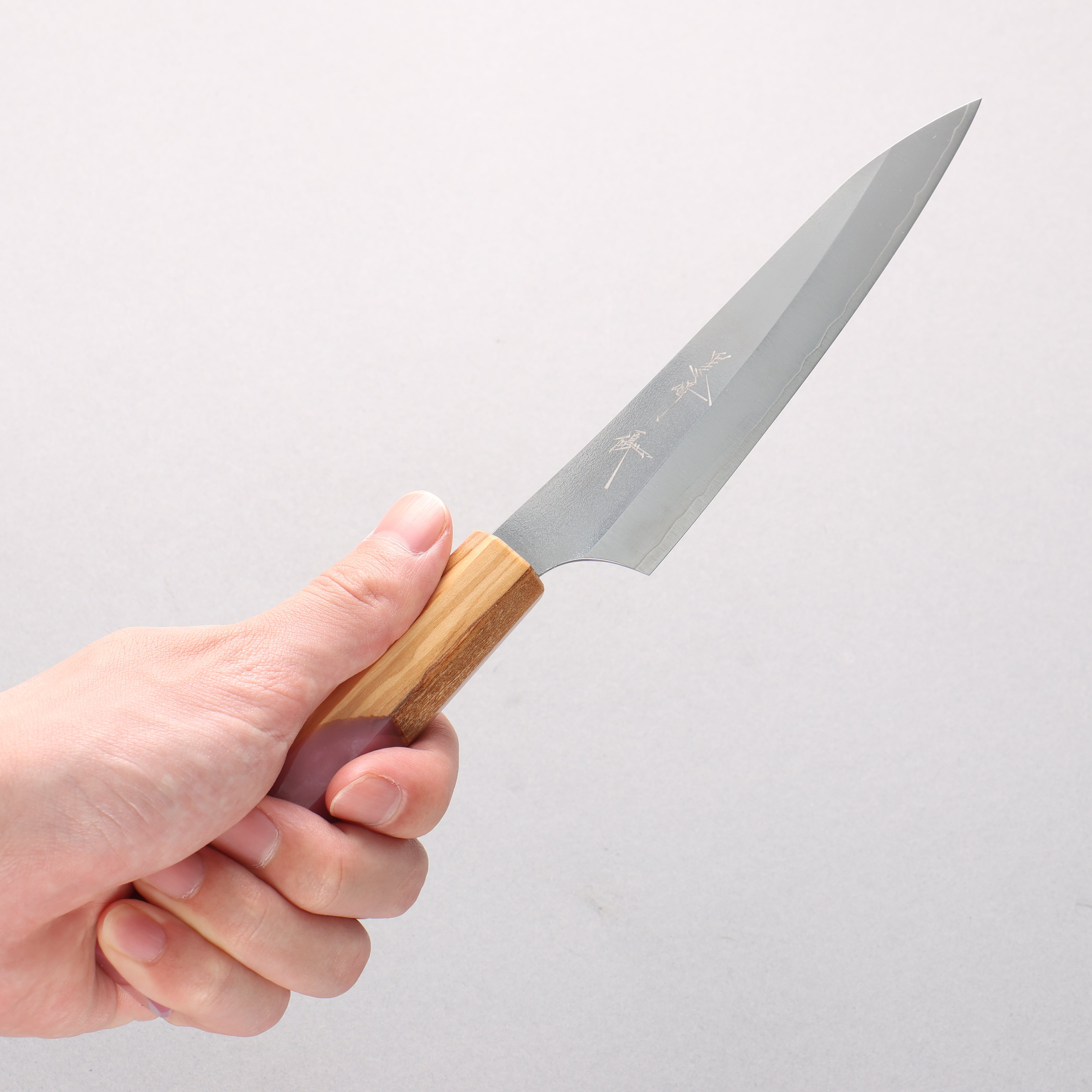 Yu Kurosaki New Gekko VG-XEOS Petty-Utility 130mm Olive Tree and Pink Resin Handle - Seisuke Knife