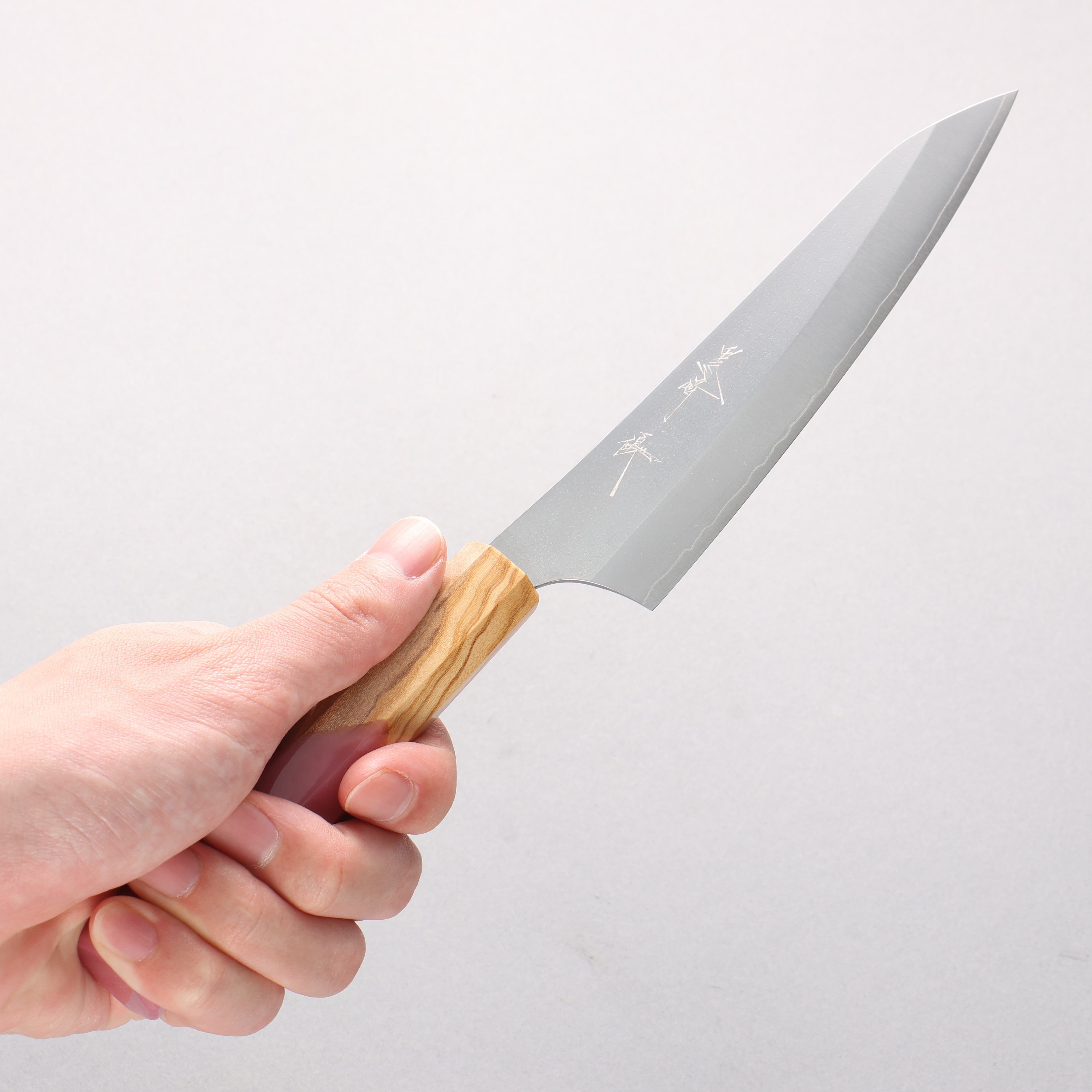 Yu Kurosaki New Gekko VG-XEOS Petty-Utility 150mm Olive Tree and Pink Resin Handle - Seisuke Knife