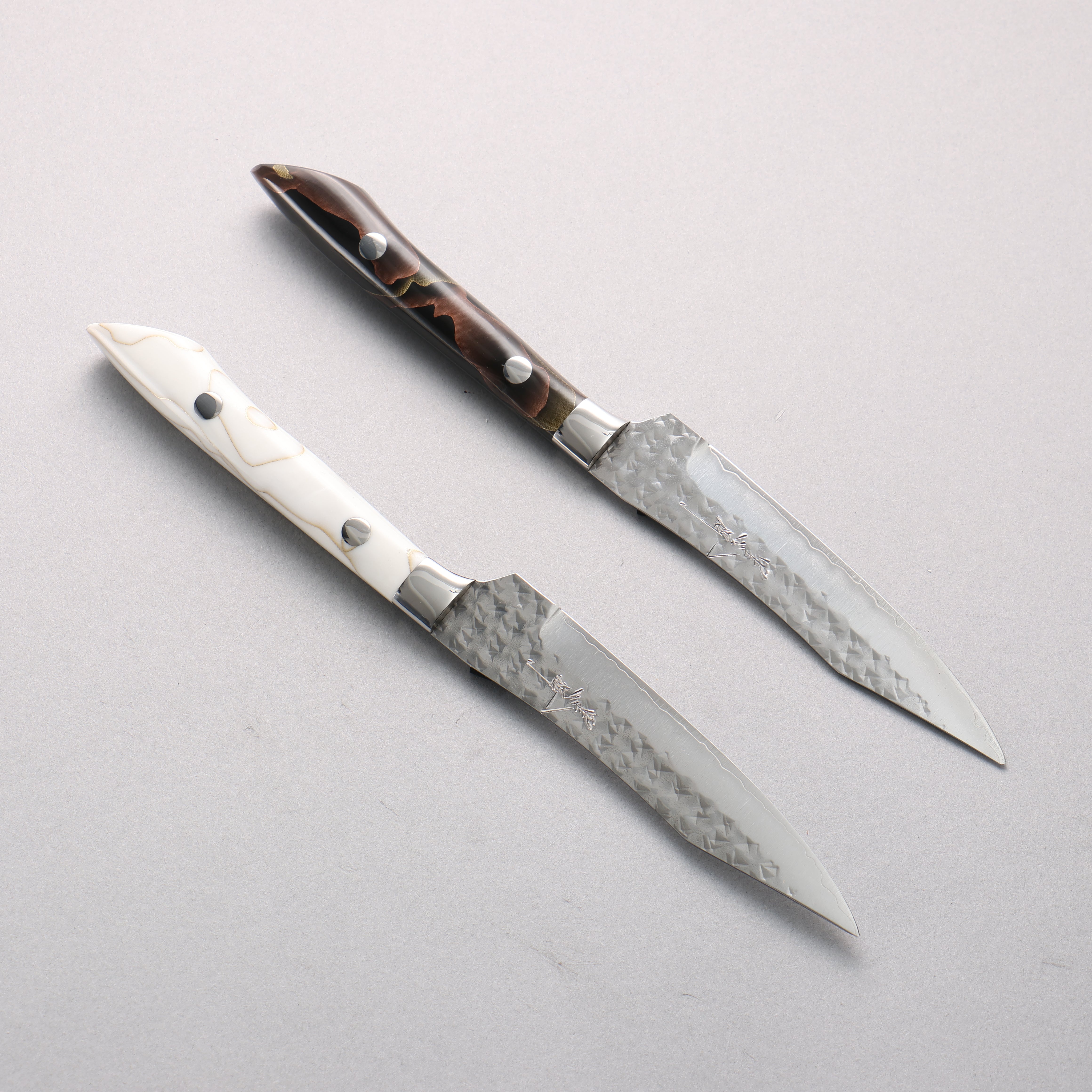 Yu Kurosaki White/Black Set of 2 Steak 110mm Acrylic Handle - Seisuke Knife