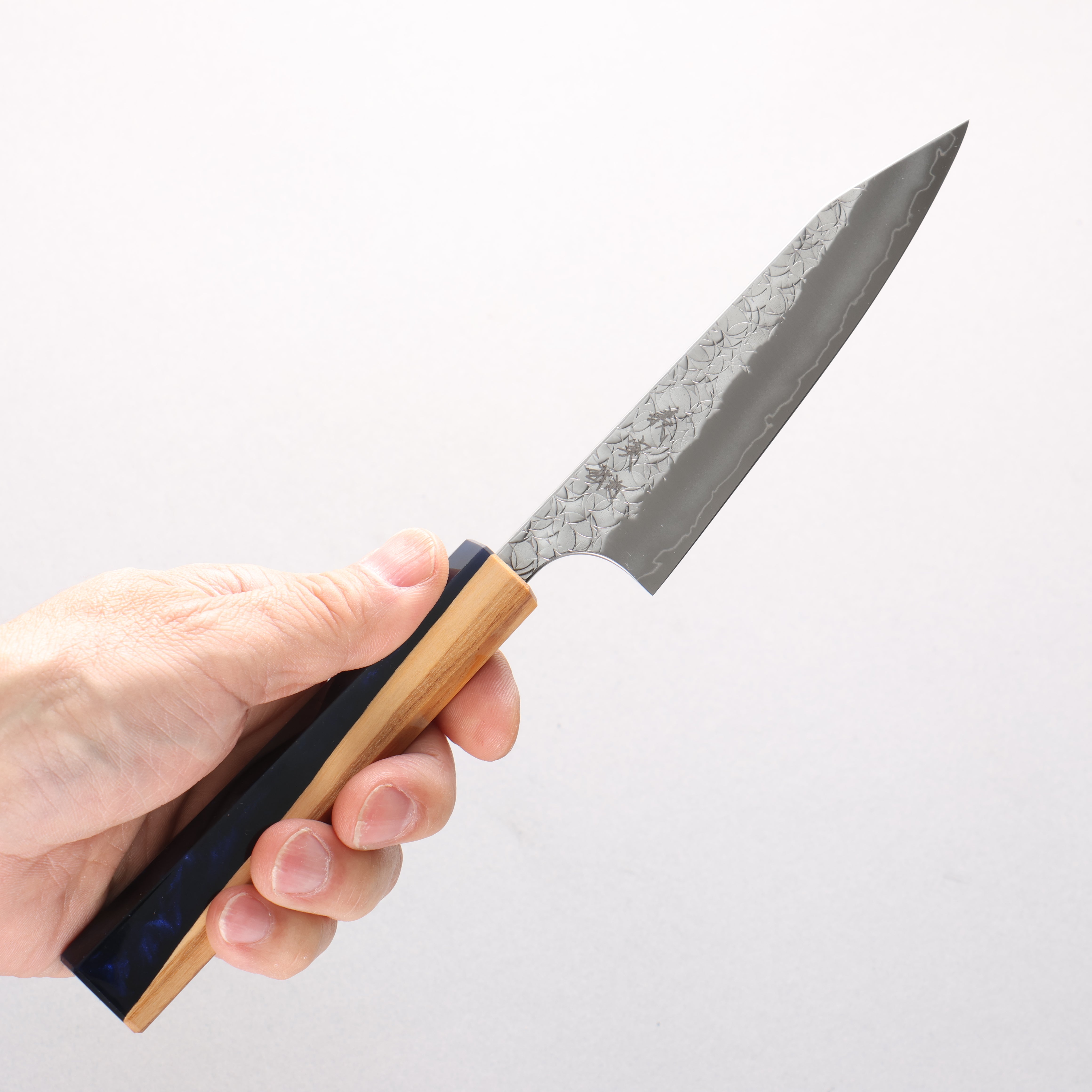 Yoshimi Kato Minamo SG2 Hammered Kiritsuke Petty-Utility 120mm Olive Tree and Blue Resin Handle - Seisuke Knife
