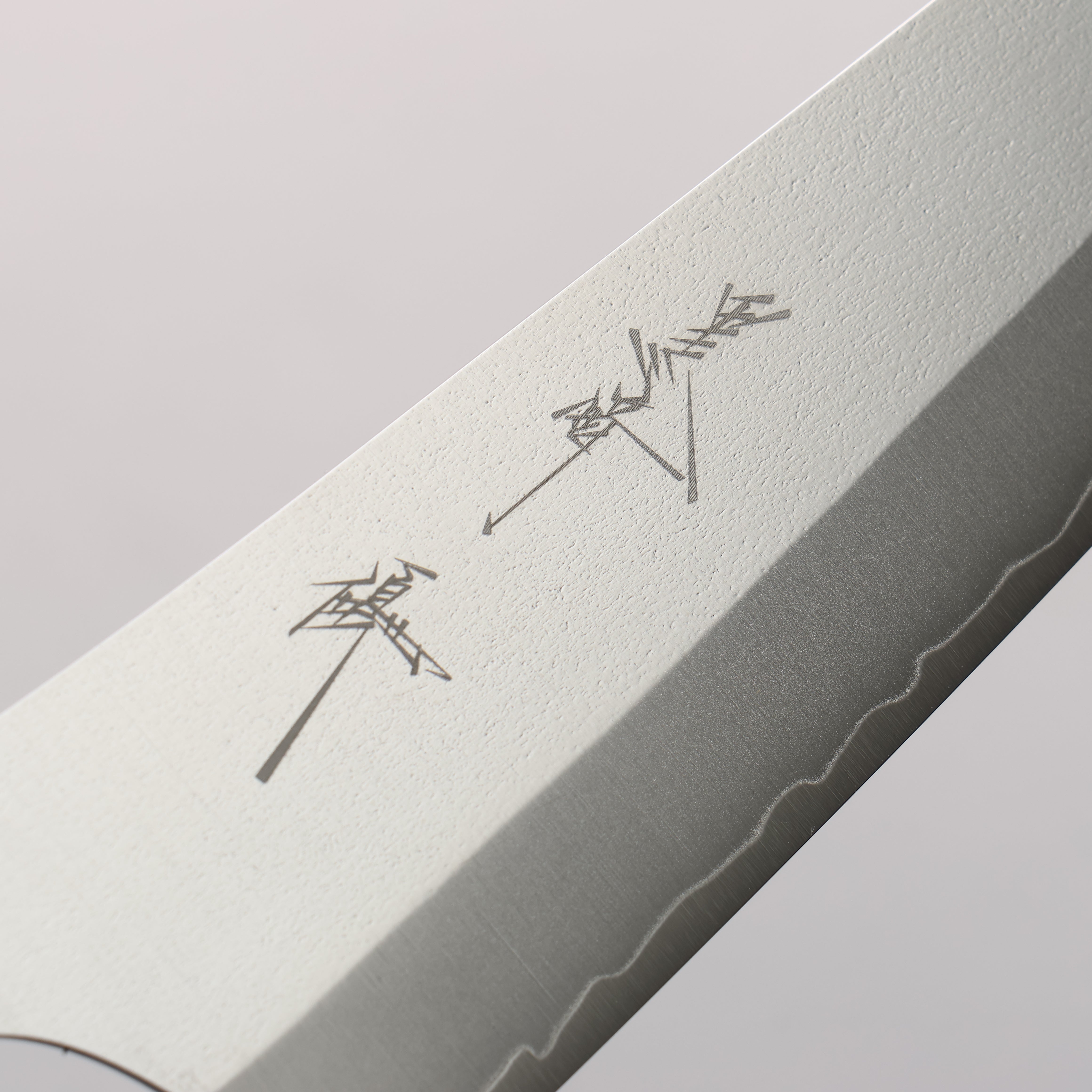 Yu Kurosaki New Gekko VG-XEOS Small Santoku 150mm Resin Coated Birch & White Resin Handle - Seisuke Knife