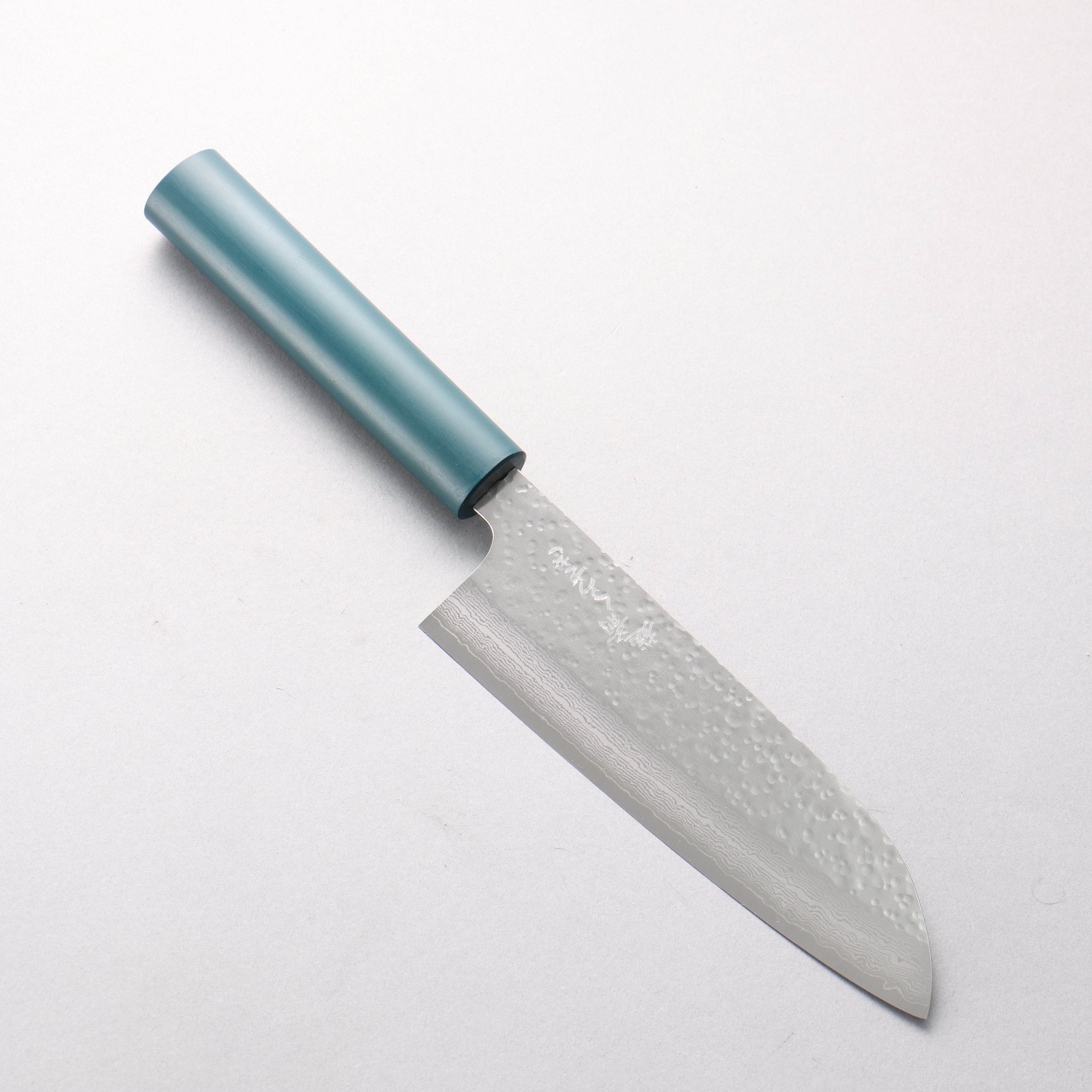 Makoto Kurosaki VG7 Hammered(Maru) Damascus Santoku 170mm Blue Lacquered Handle - Seisuke Knife