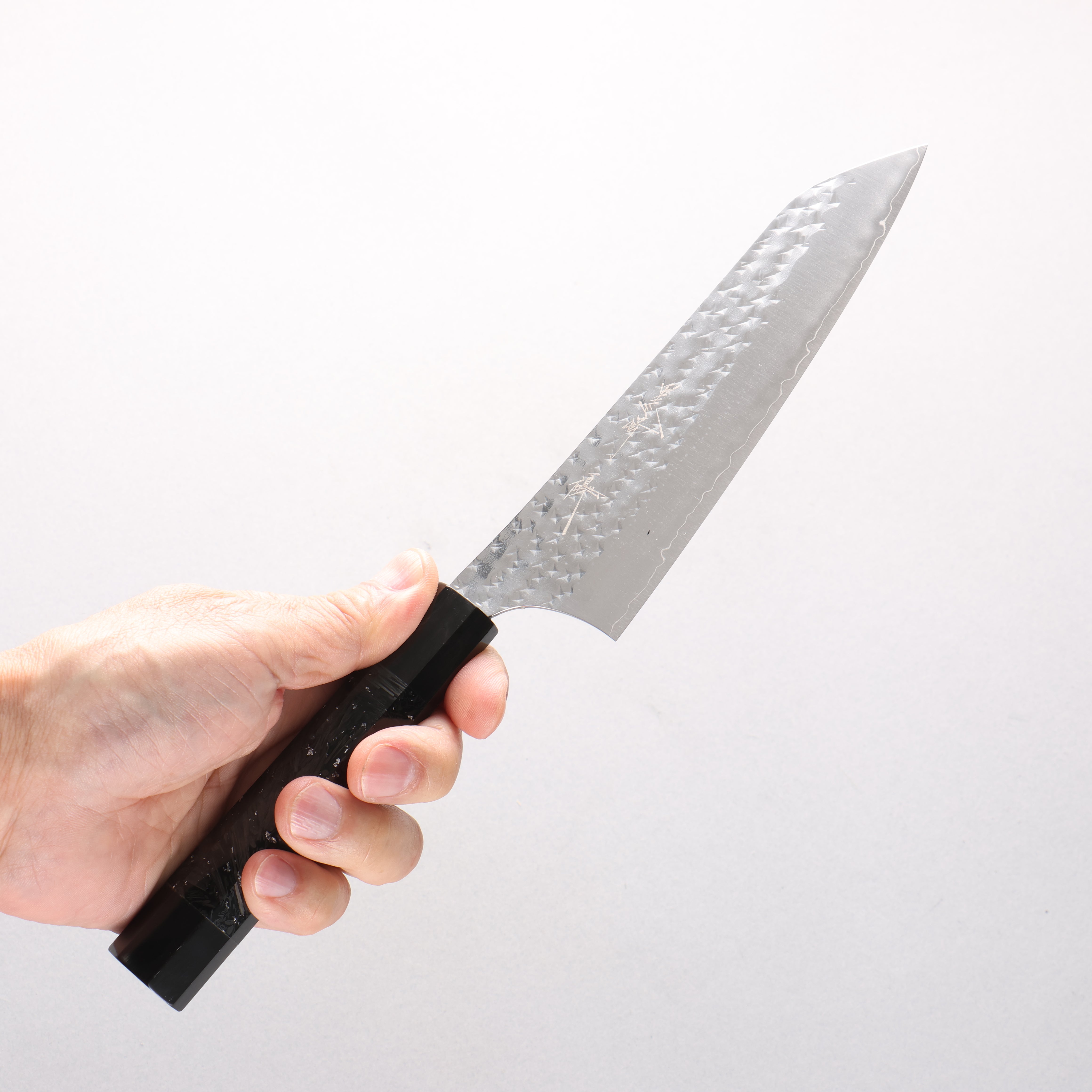 [Ginza Only] Yu Kurosaki Senko Ei SG2 Hammered Small Bunka 150mm Carbon Fiber with Silver Speckles (ferrule and end cap: Black Water Buffalo Horn) Handle - Seisuke Knife