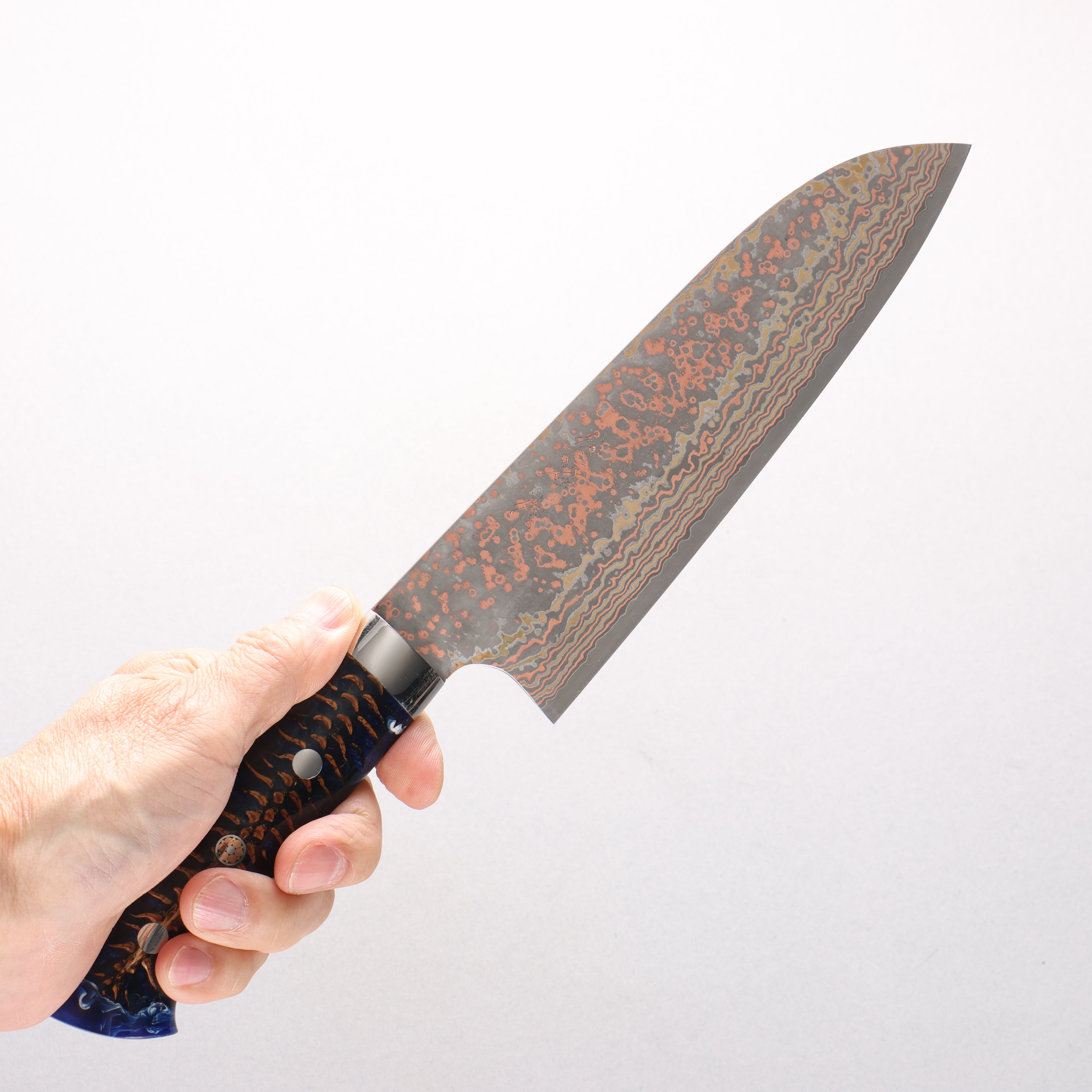 Takeshi Saji VG10w Colored Damascus Nashiji Santoku 180mm Pine Cone and Blue Acrylic Handle - Seisuke Knife