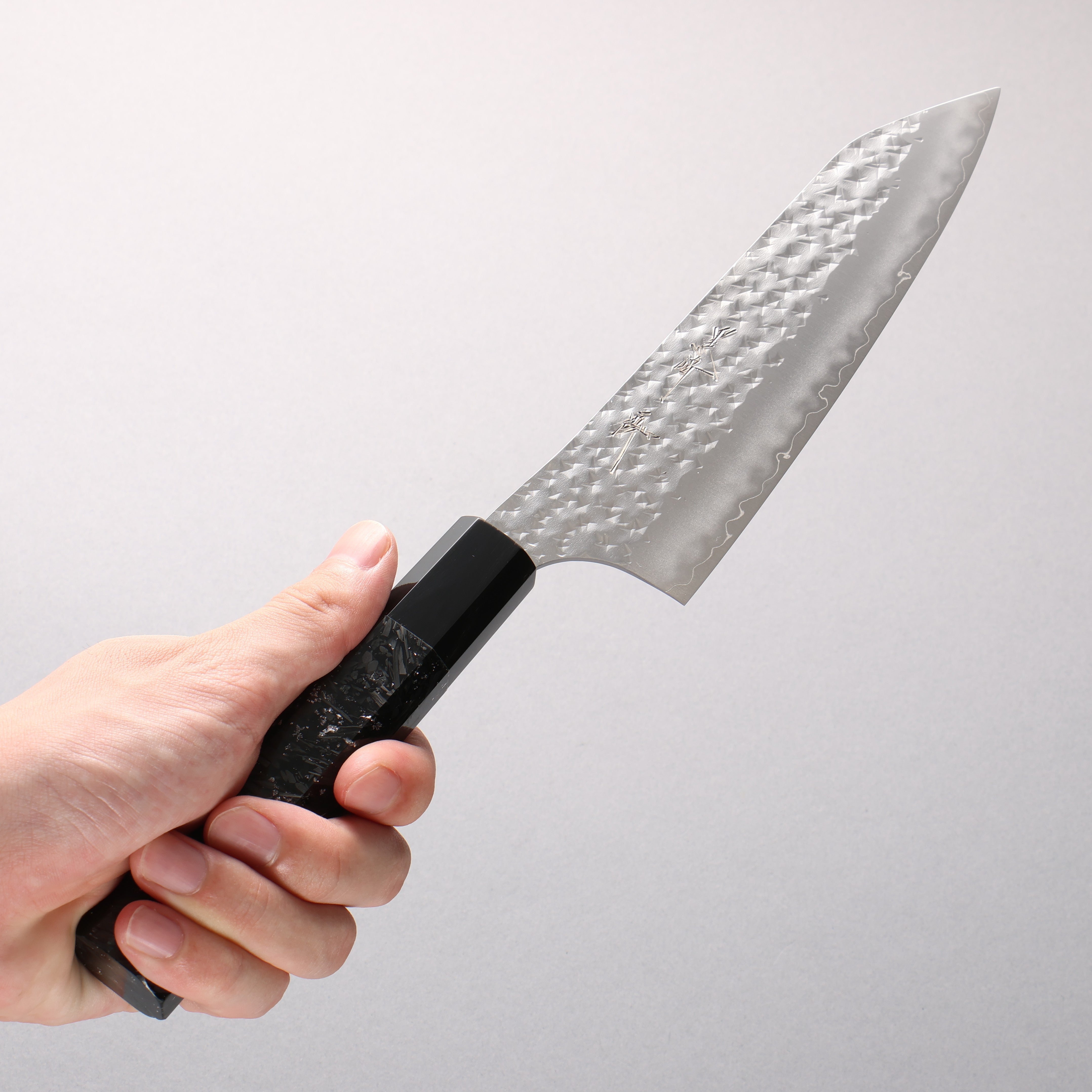 [Ginza Only] Yu Kurosaki Senko Ei SG2 Hammered Bunka 170mm Carbon Fiber with Silver Speckles (ferrule: Black Water Buffalo Horn) Handle