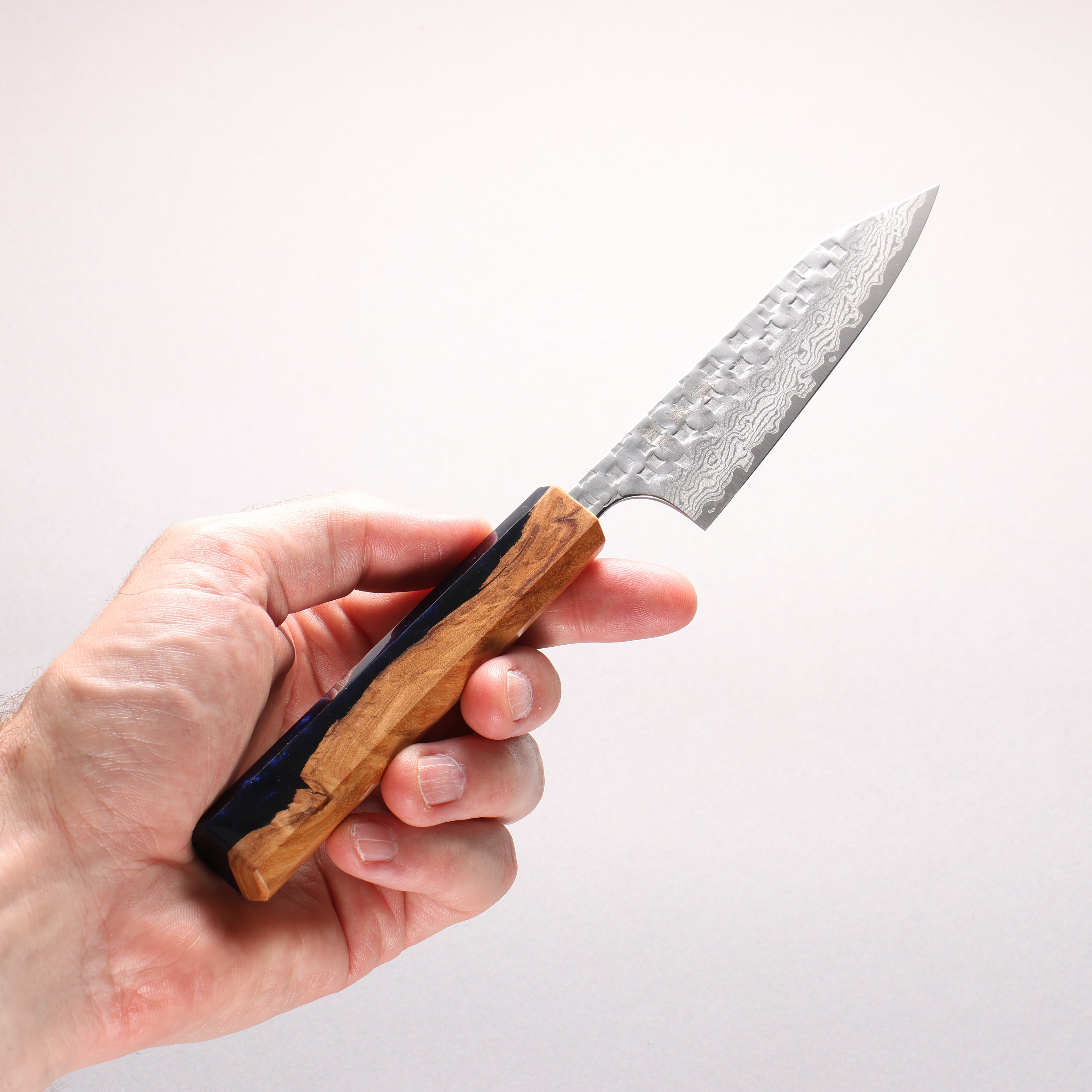 Yoshimi Kato Minamo II VG-XEOS Hammered Damascus Kiritsuke Petty-Utility 120mm Olive Tree and Blue Resin Handle