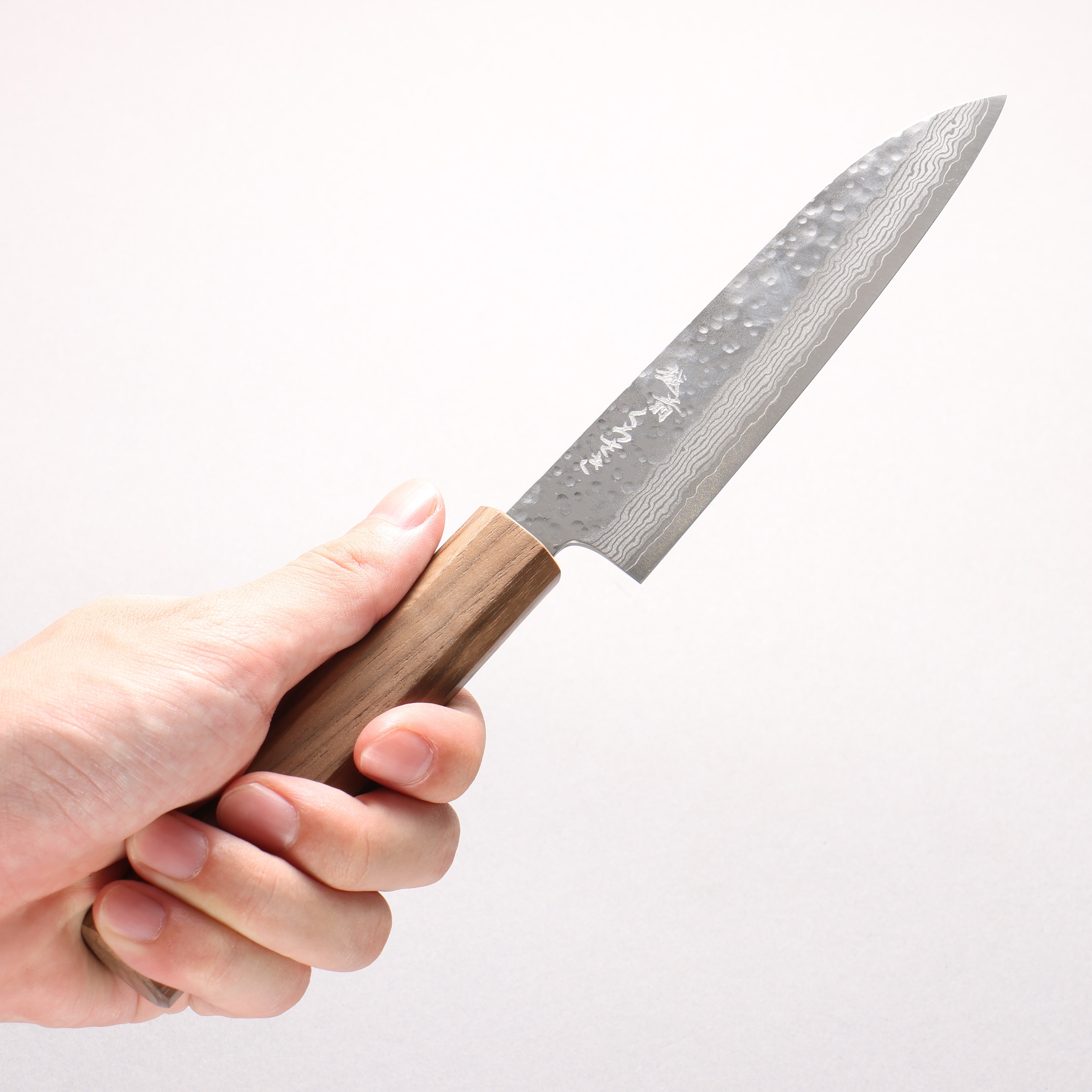 Makoto Kurosaki VG7 Hammered(Maru) Damascus Santoku 170mm Walnut Handle