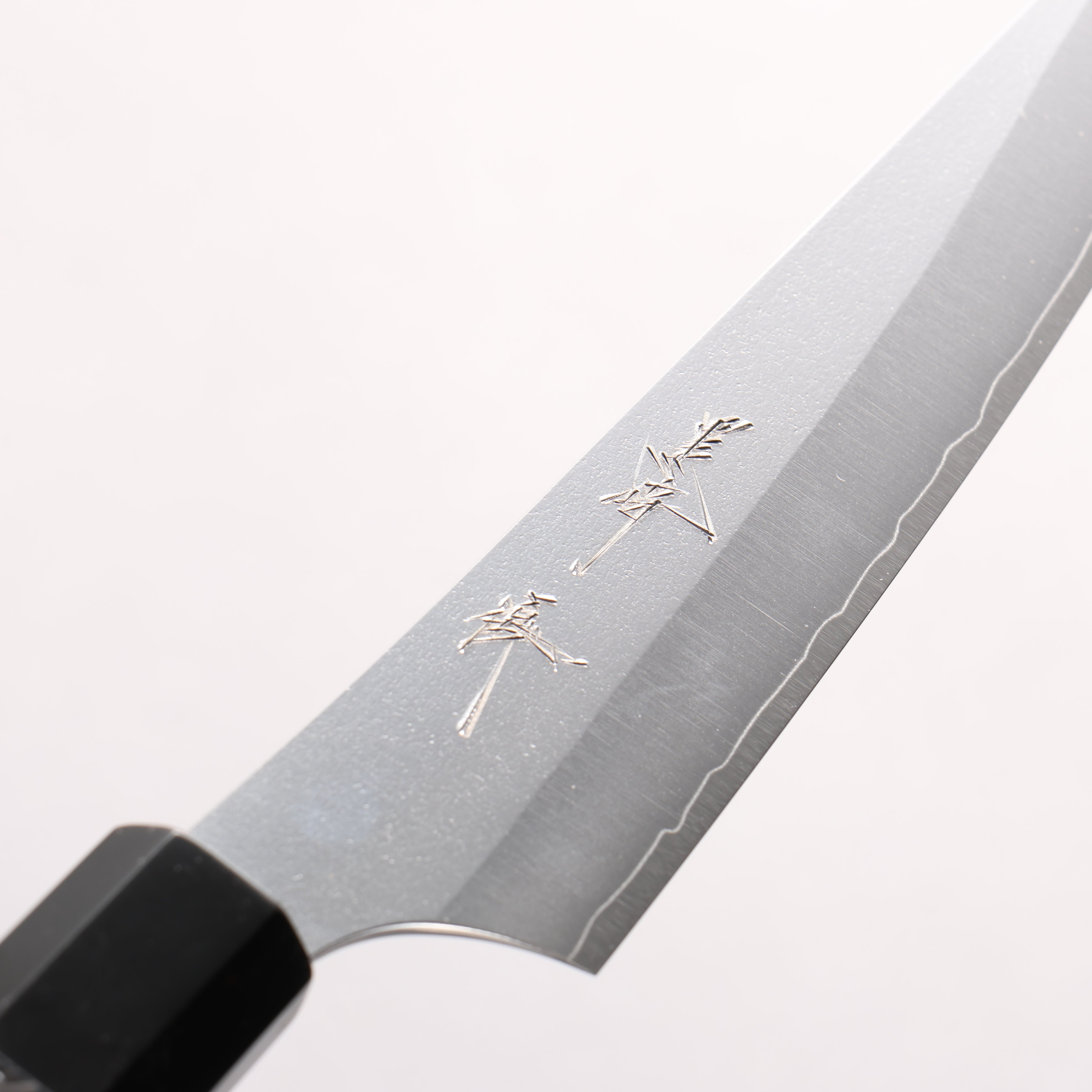 [Ginza Only] Yu Kurosaki Gekko VG-XEOS Petty-Utility 130mm Carbon Fiber with Silver Speckles (ferrule and end cap: Black Water Buffalo Horn) Handle - Seisuke Knife