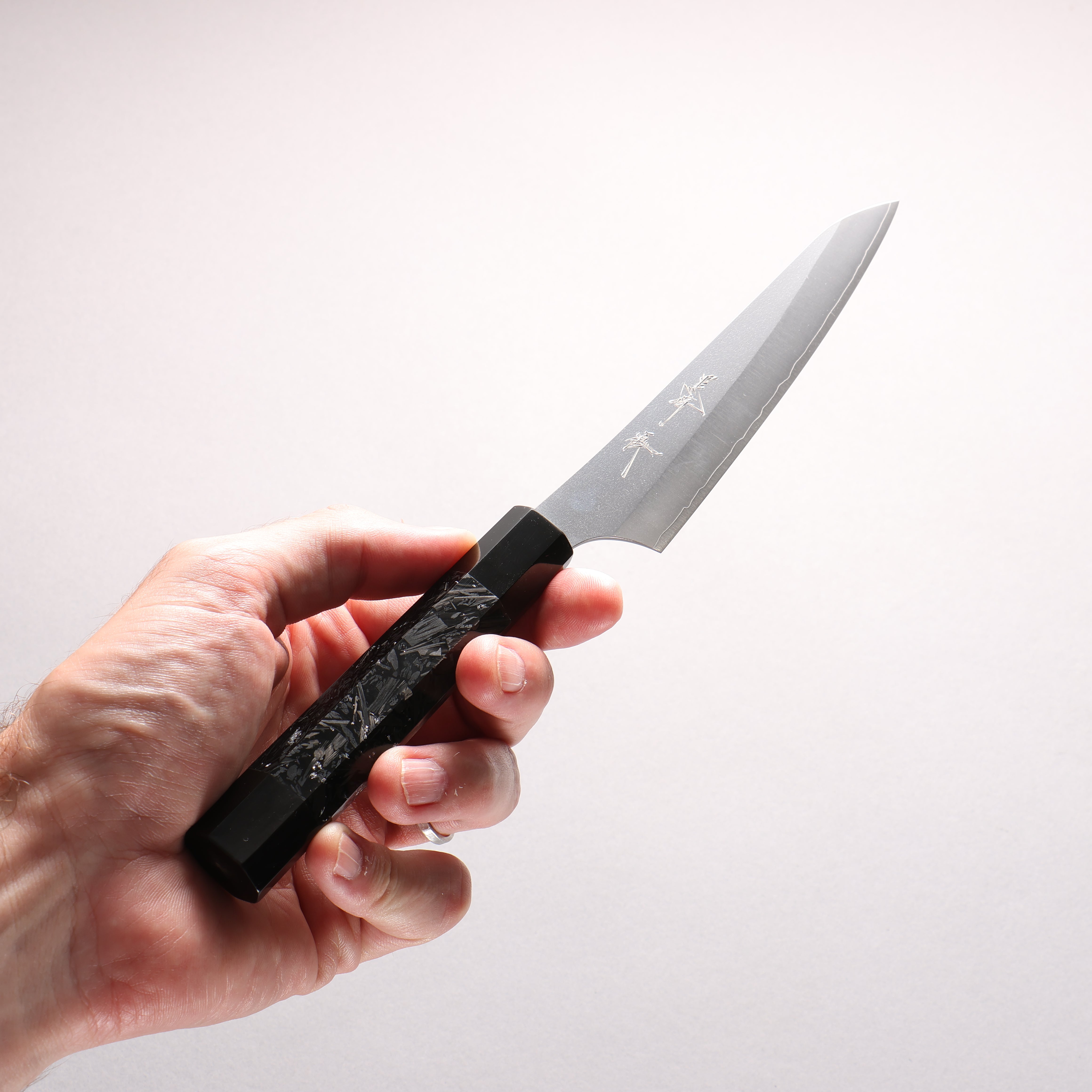 [Ginza Only] Yu Kurosaki Gekko VG-XEOS Petty-Utility 130mm Carbon Fiber with Silver Speckles (ferrule and end cap: Black Water Buffalo Horn) Handle - Seisuke Knife