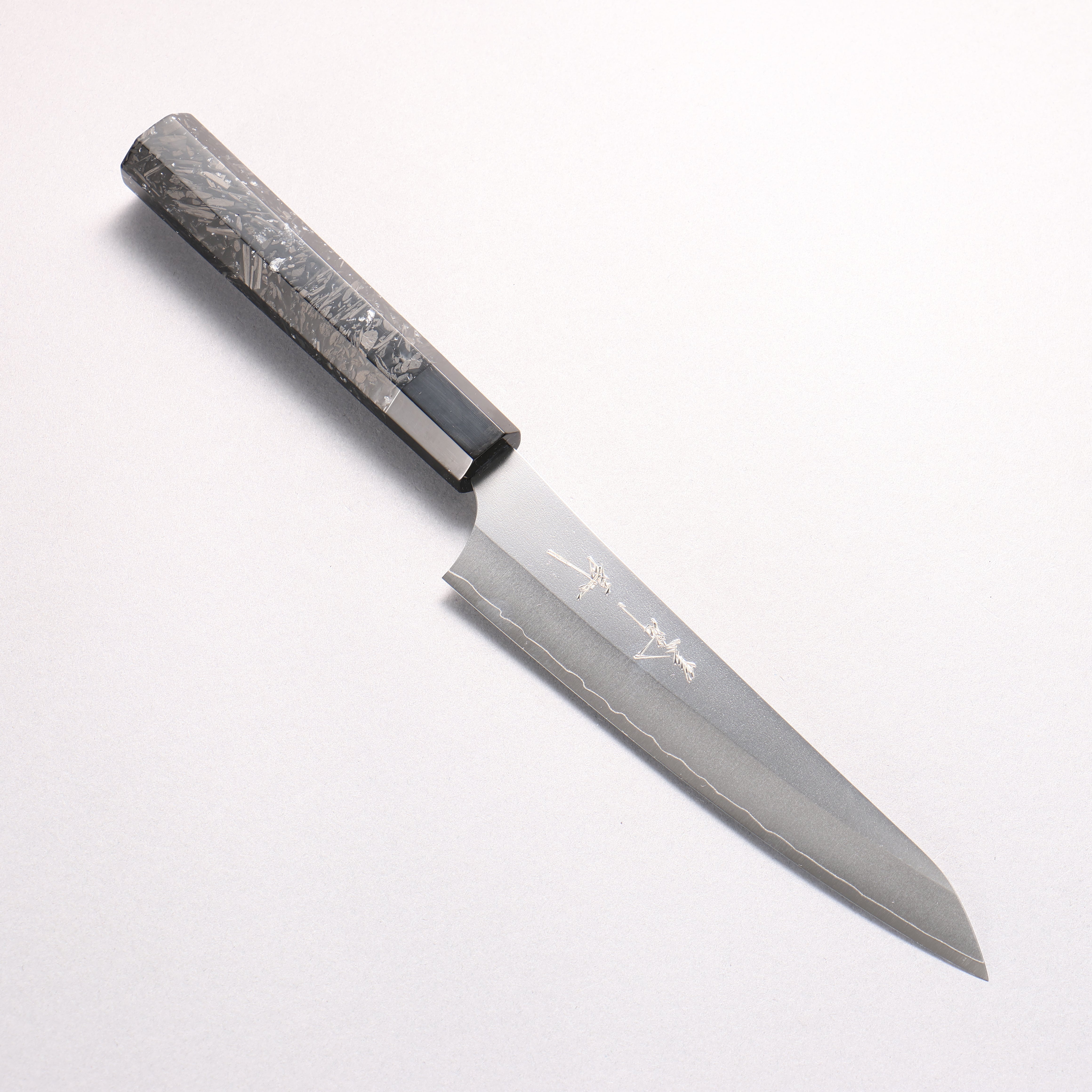 [Ginza Only] Yu Kurosaki Gekko VG-XEOS Petty-Utility 150mm Carbon Fiber with Silver Speckles (ferrule: Black Water Buffalo Horn) Handle