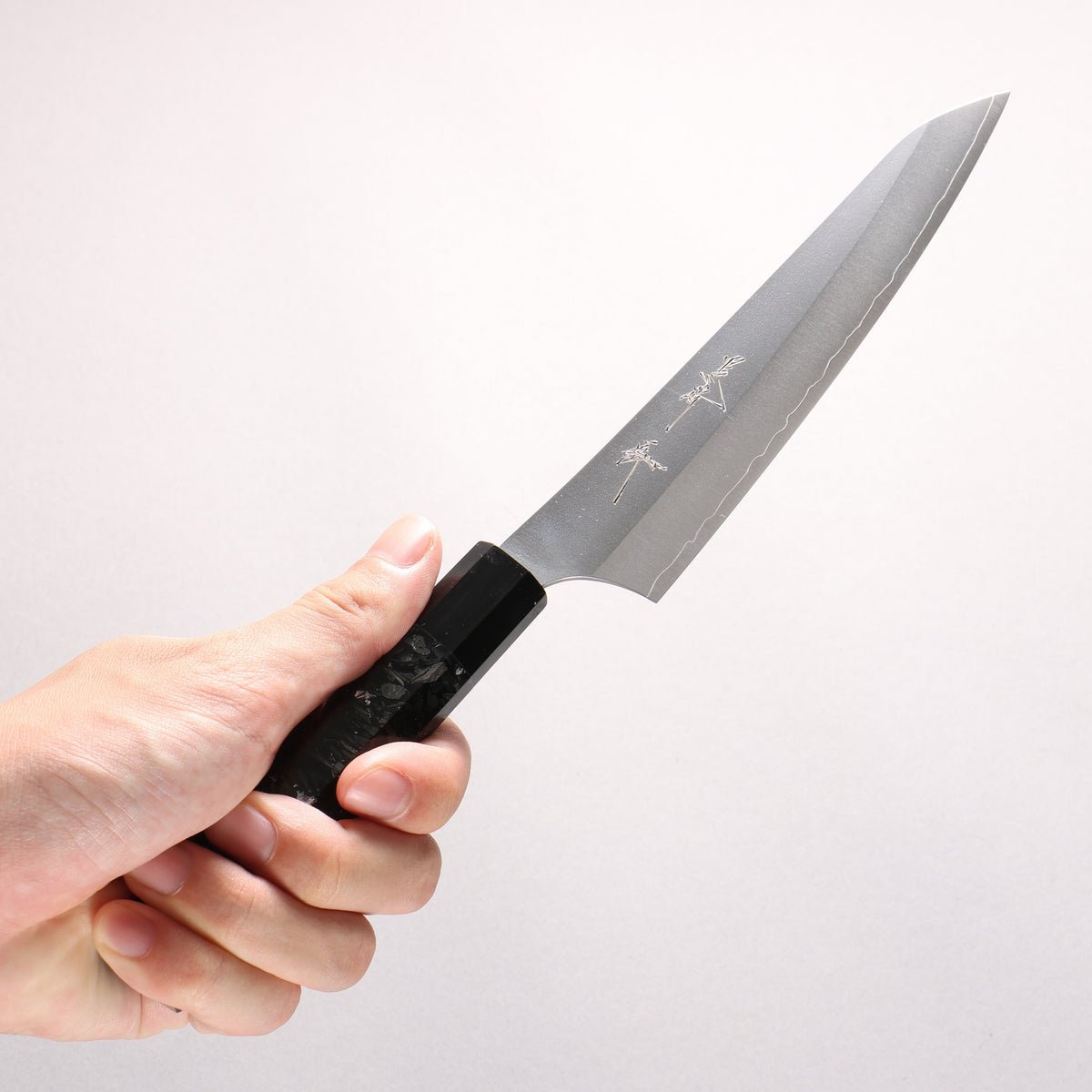 [Ginza Only] Yu Kurosaki Gekko VG-XEOS Petty-Utility 150mm Carbon Fiber with Silver Speckles (ferrule: Black Water Buffalo Horn) Handle