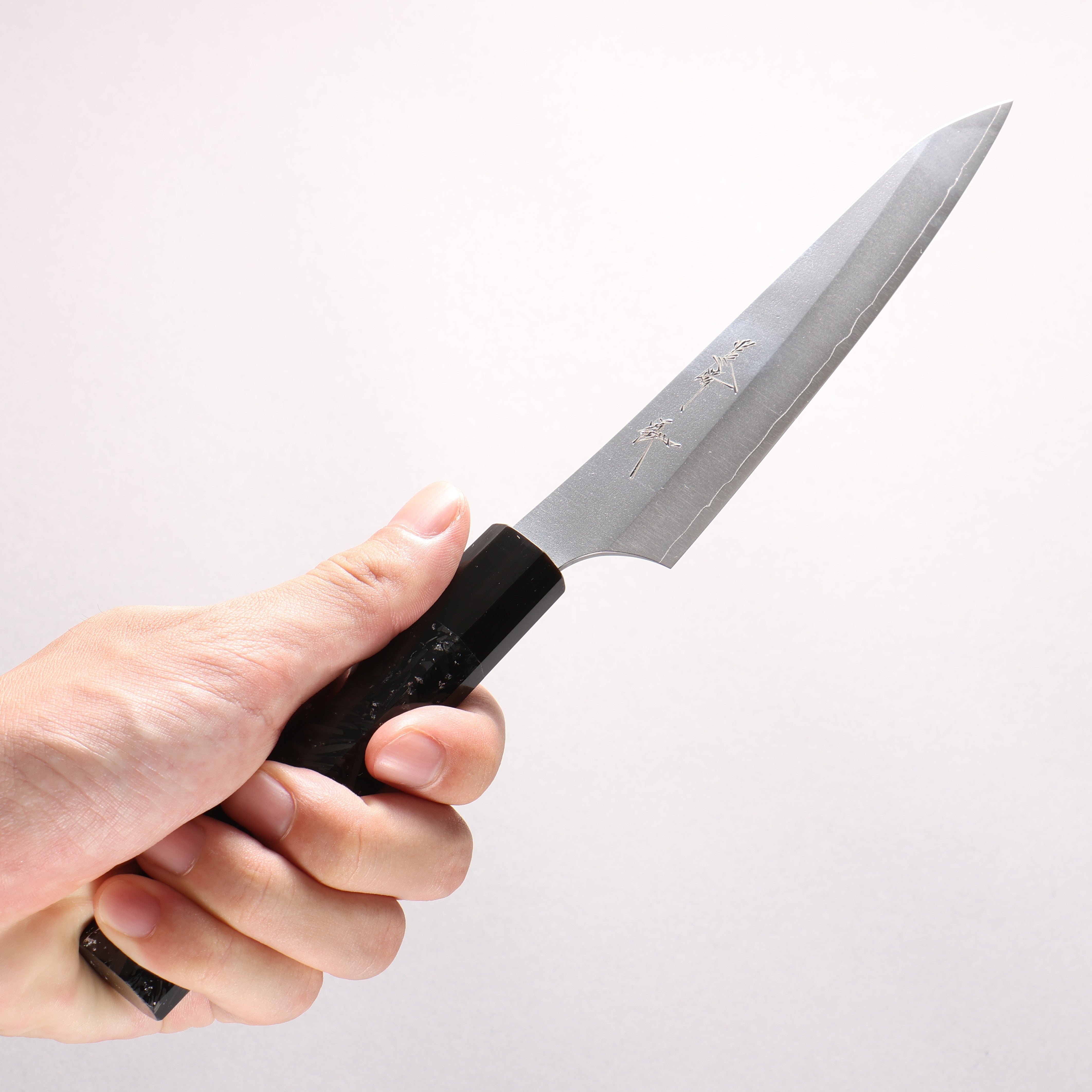 [Ginza Only] Yu Kurosaki Gekko VG-XEOS Petty-Utility 130mm Carbon Fiber with Silver Speckles (ferrule: Black Water Buffalo Horn) Handle