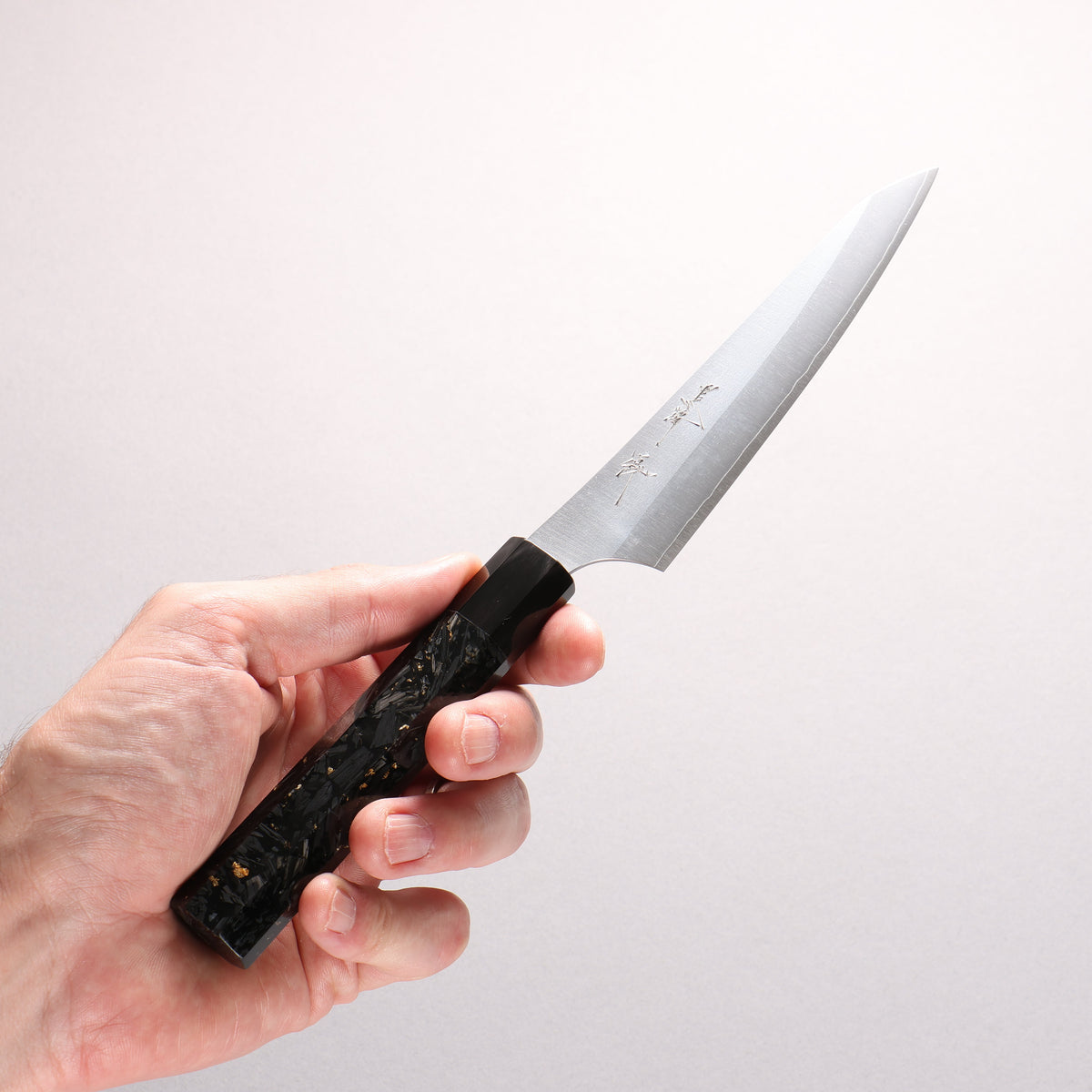 [Ginza Only] Yu Kurosaki Gekko VG-XEOS Petty-Utility 130mm Carbon Fiber with Gold Speckles (ferrule: Black Water Buffalo Horn) Handle