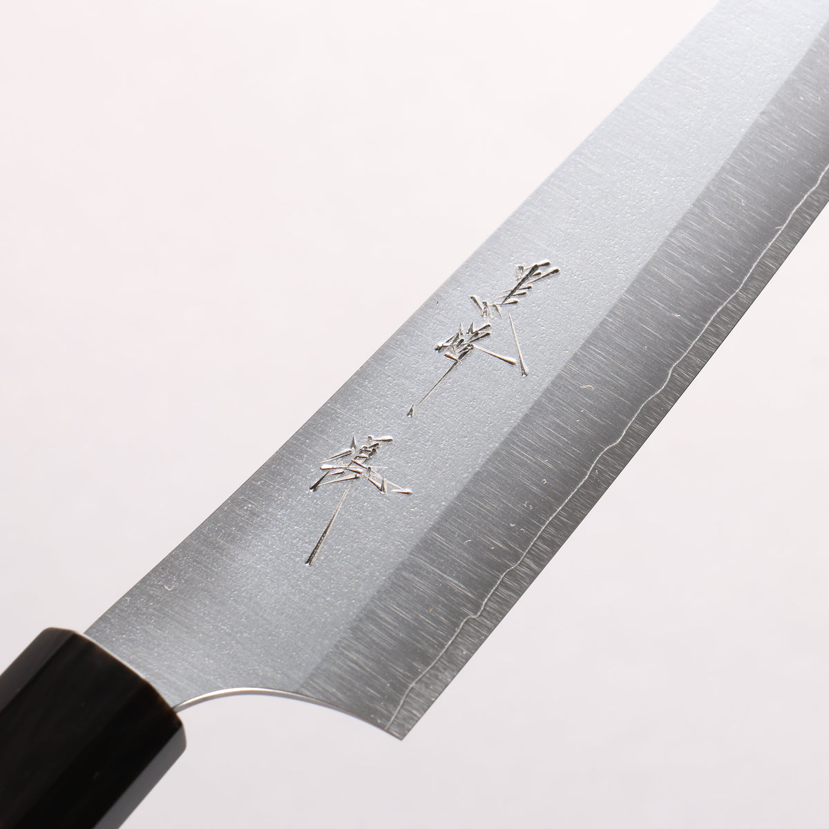 [Ginza Only] Yu Kurosaki Gekko VG-XEOS Petty-Utility 150mm Carbon Fiber with Gold Speckles (ferrule: Black Water Buffalo Horn) Handle