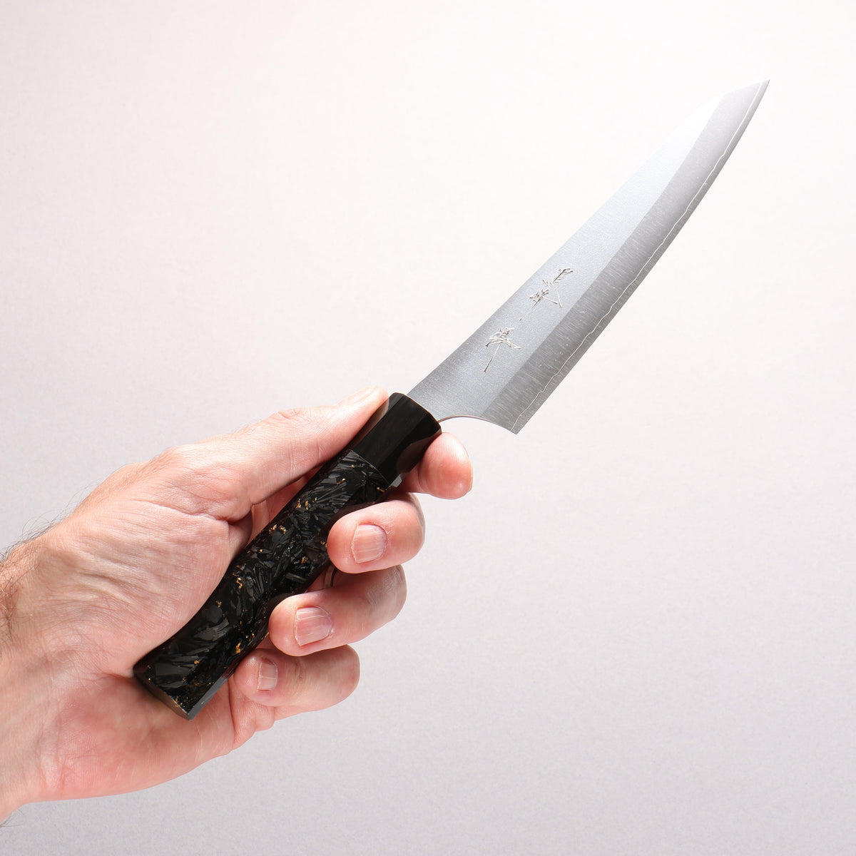 [Ginza Only] Yu Kurosaki Gekko VG-XEOS Petty-Utility 150mm Carbon Fiber with Gold Speckles (ferrule: Black Water Buffalo Horn) Handle