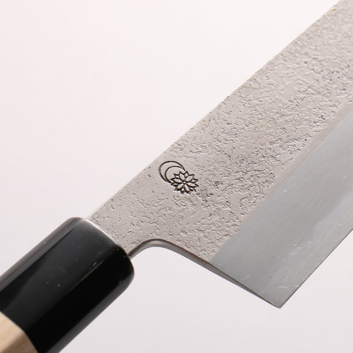 Kikuzuki White Steel No.2 Nashiji Kiritsuke Santoku 150mm Magnolia (Ferrule: Water Buffalo Horn) Handle