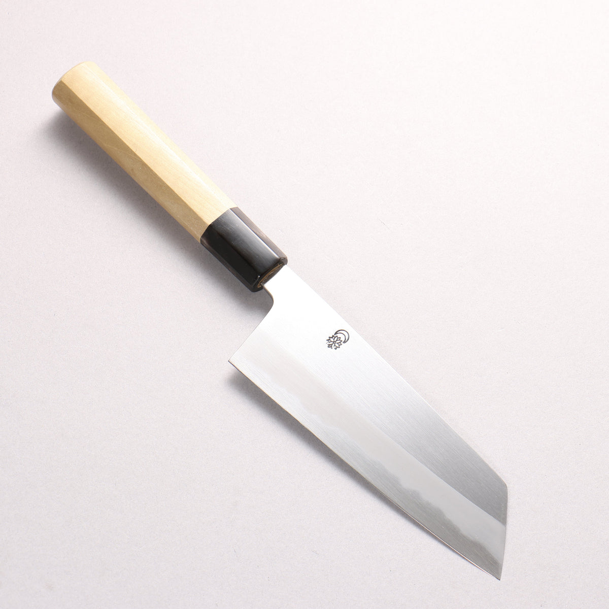 Kikuzuki White Steel No.2 Kasumitogi Kiritsuke Santoku 150mm Magnolia (Ferrule: Water Buffalo Horn) Handle