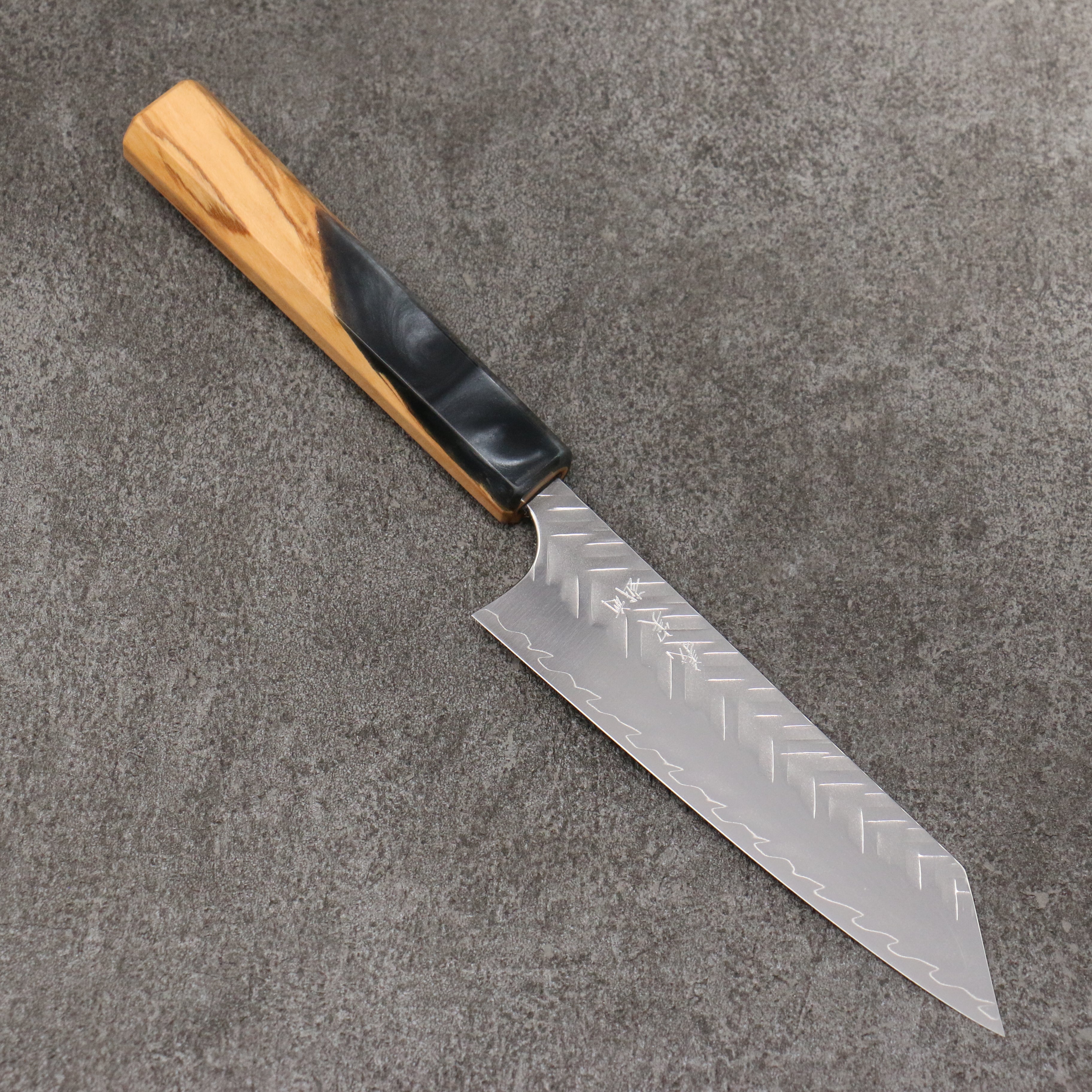 Yoshimi Kato SPG STRIX Hammered (V) Small Bunka  130mm Olive Tree and Black/White Marble Resin Handle - Seisuke Knife