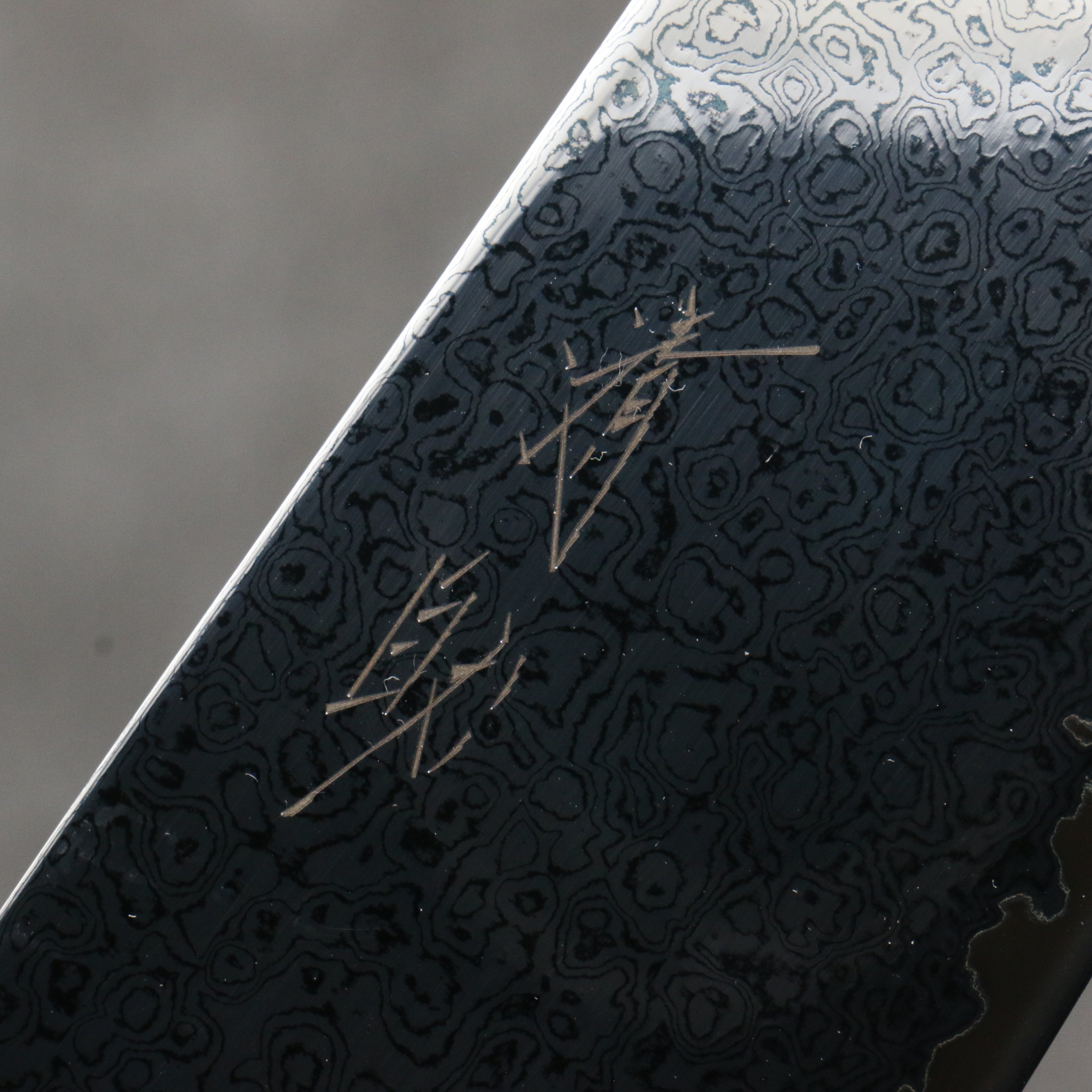 Seisuke VG10 Black Damascus Mirrored Finish Kiritsuke Santoku  180mm Gray Pakka wood Handle - Seisuke Knife