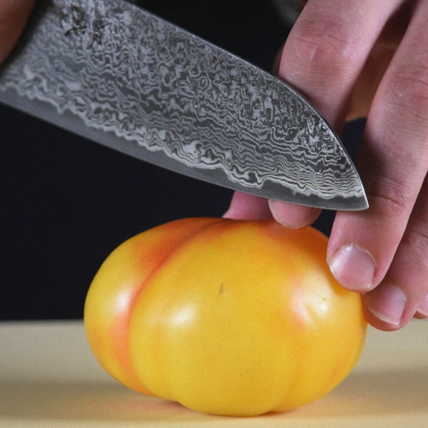  Cutting tomato safely